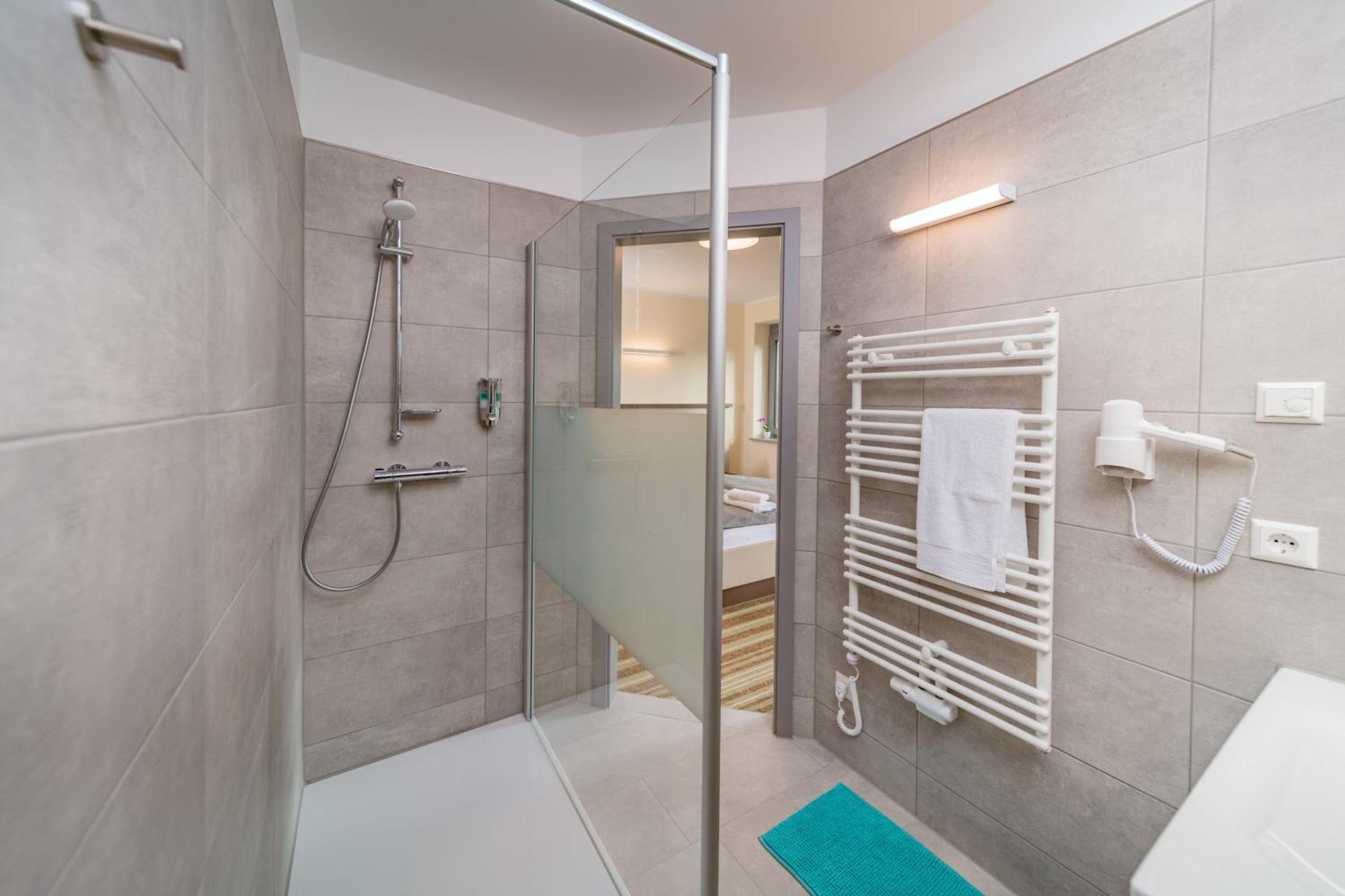 Double Room - Disability Access photo 3