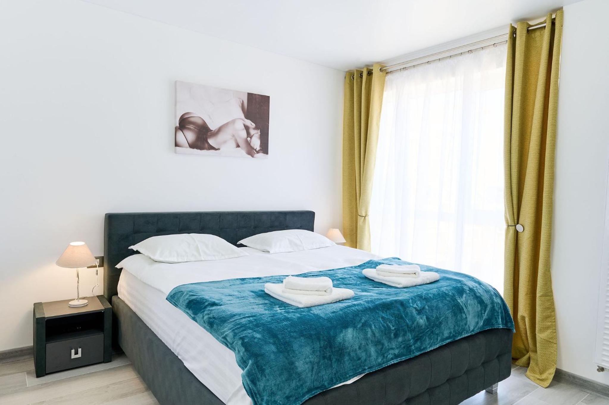 One-Bedroom Apartment - Photo 1