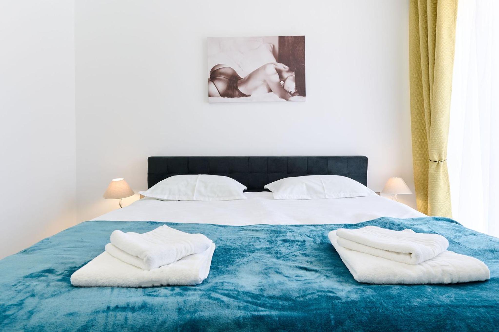One-Bedroom Apartment - Photo 11