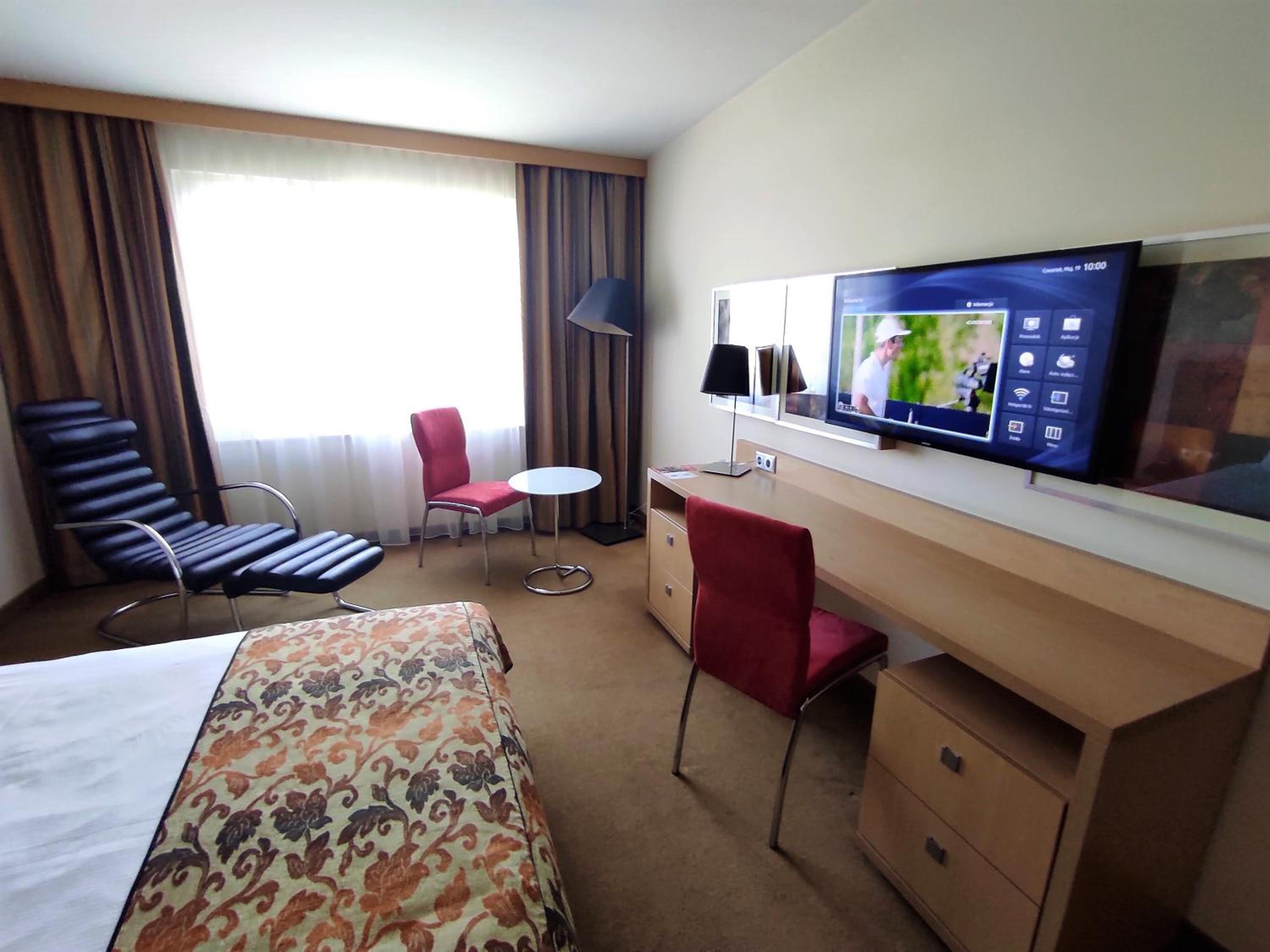 Superior Double Room - Street Side