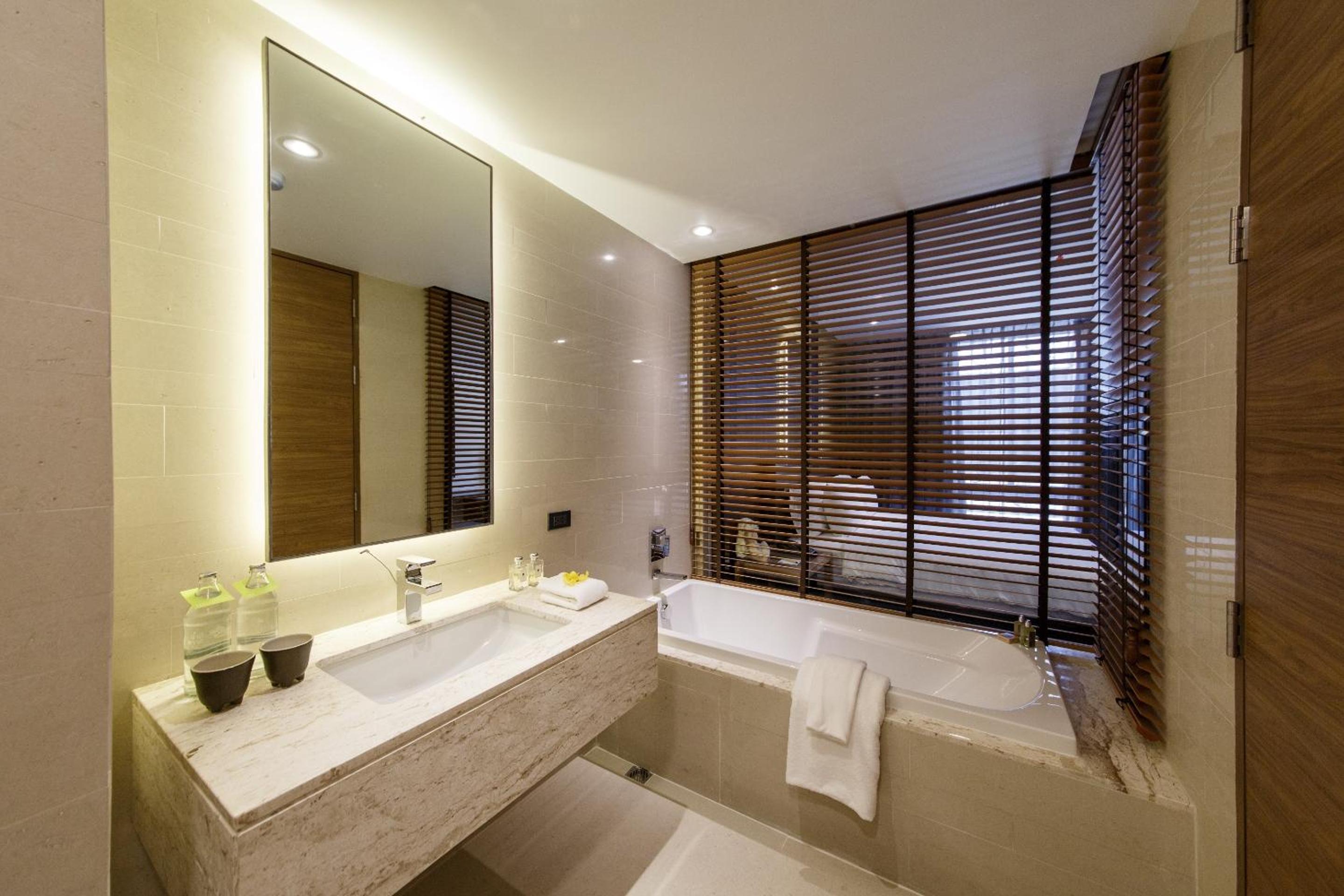 One Bedroom Deluxe Suite photo 3