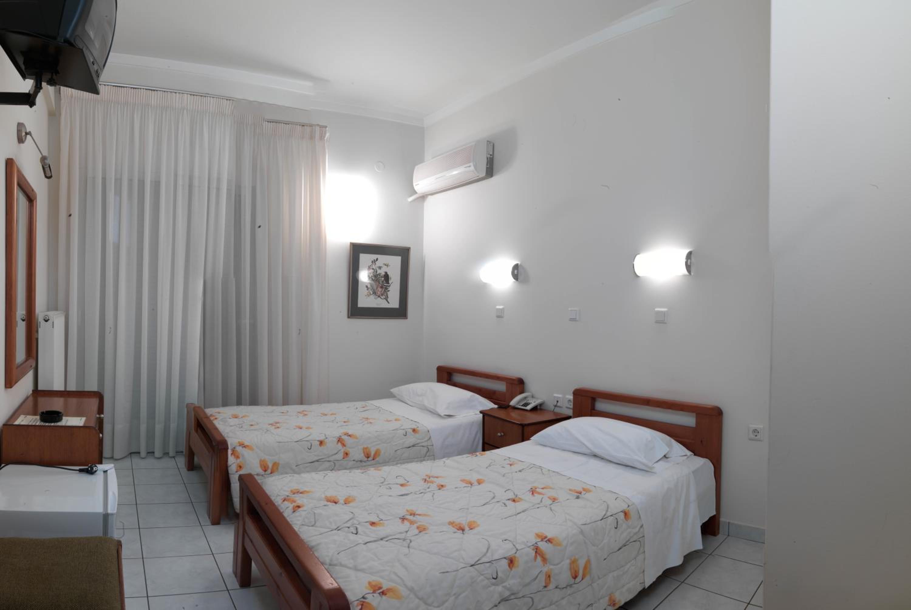 Twin Room - Photo 1