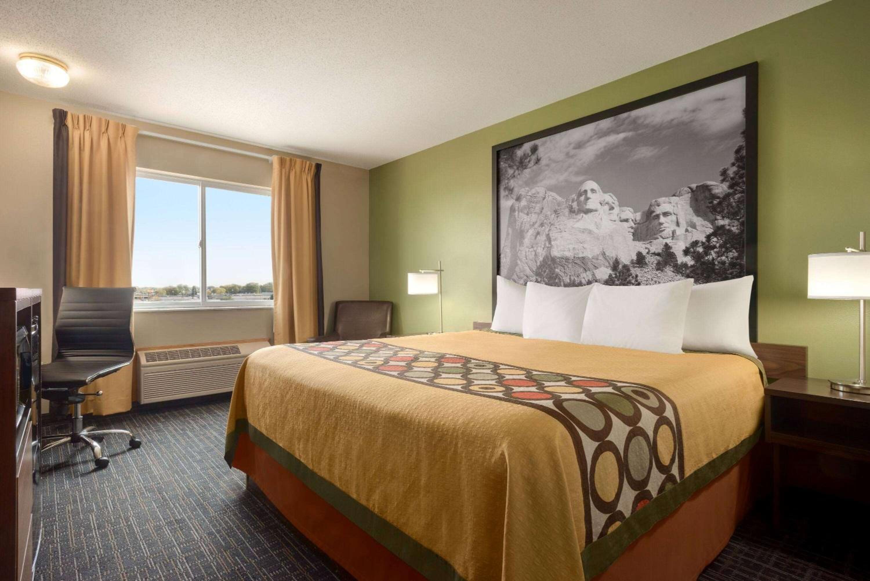 King Room - Non-Smoking - Photo 3