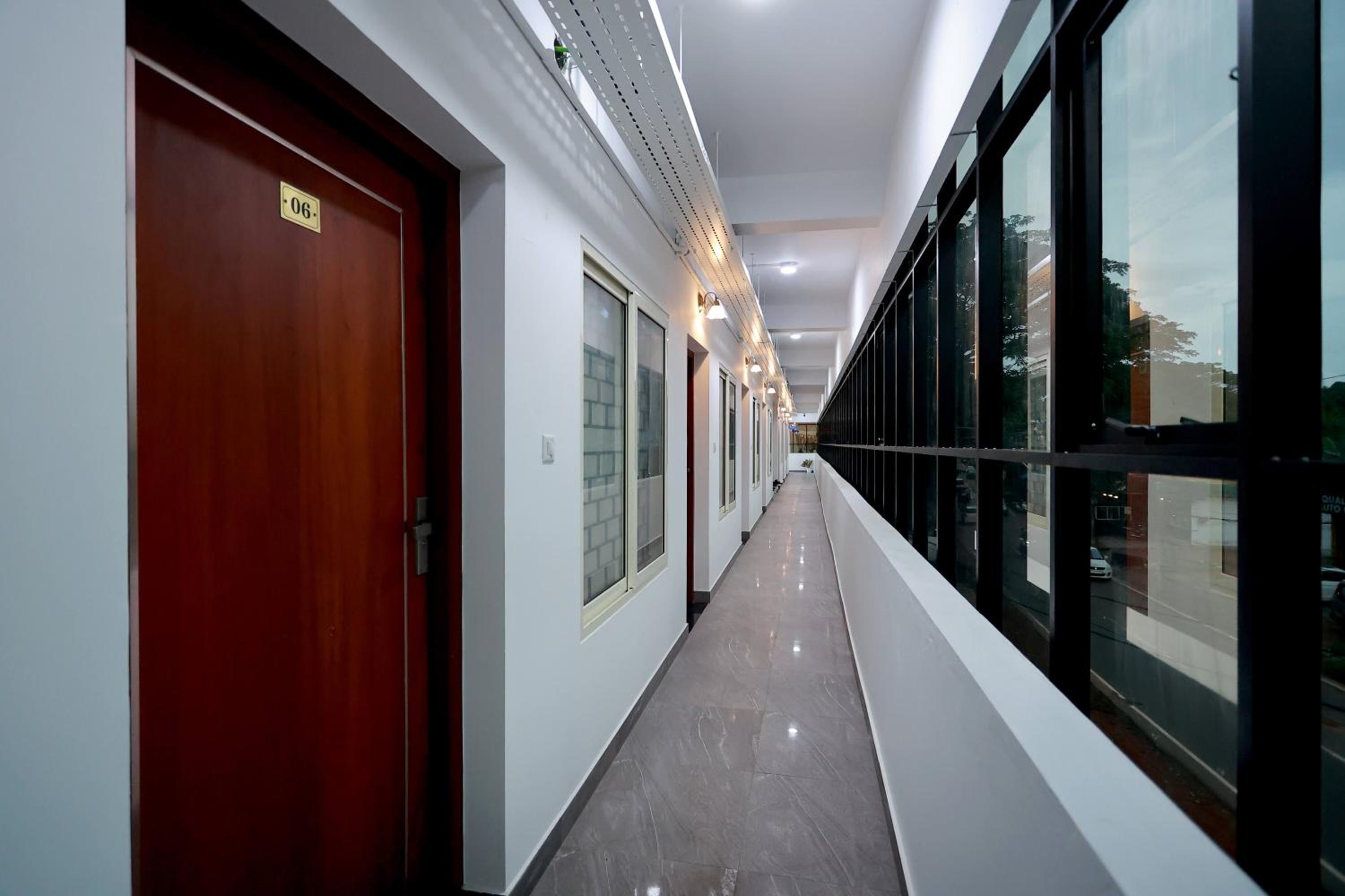 Deluxe Room - Photo 8