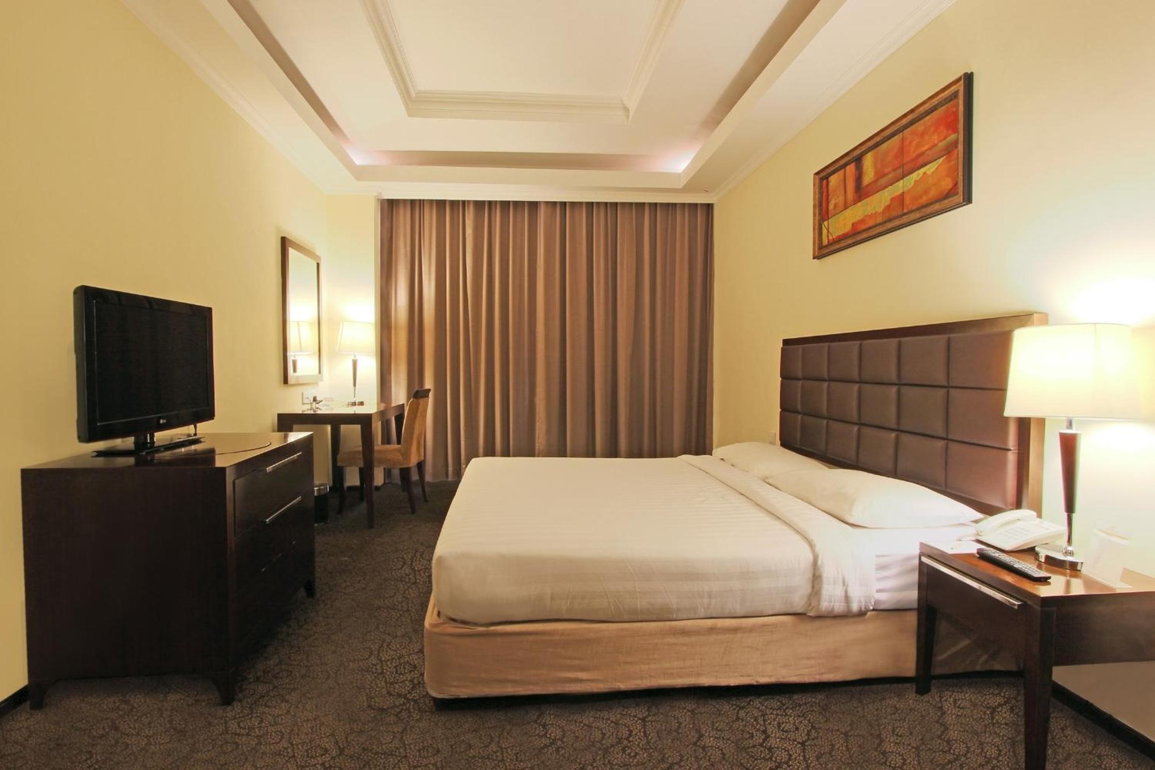 Executive Suite - Photo 3
