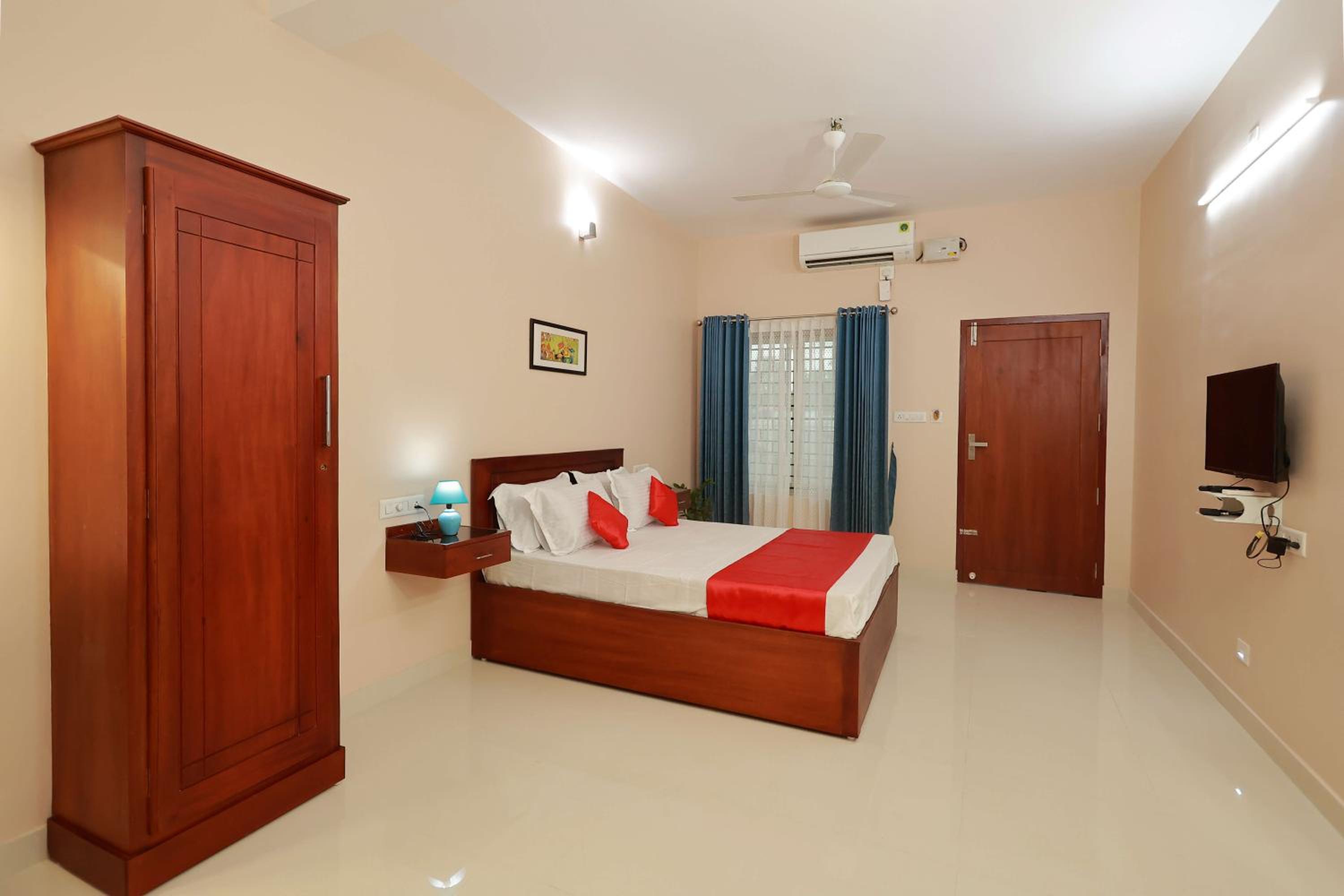 Deluxe Room - Photo 5