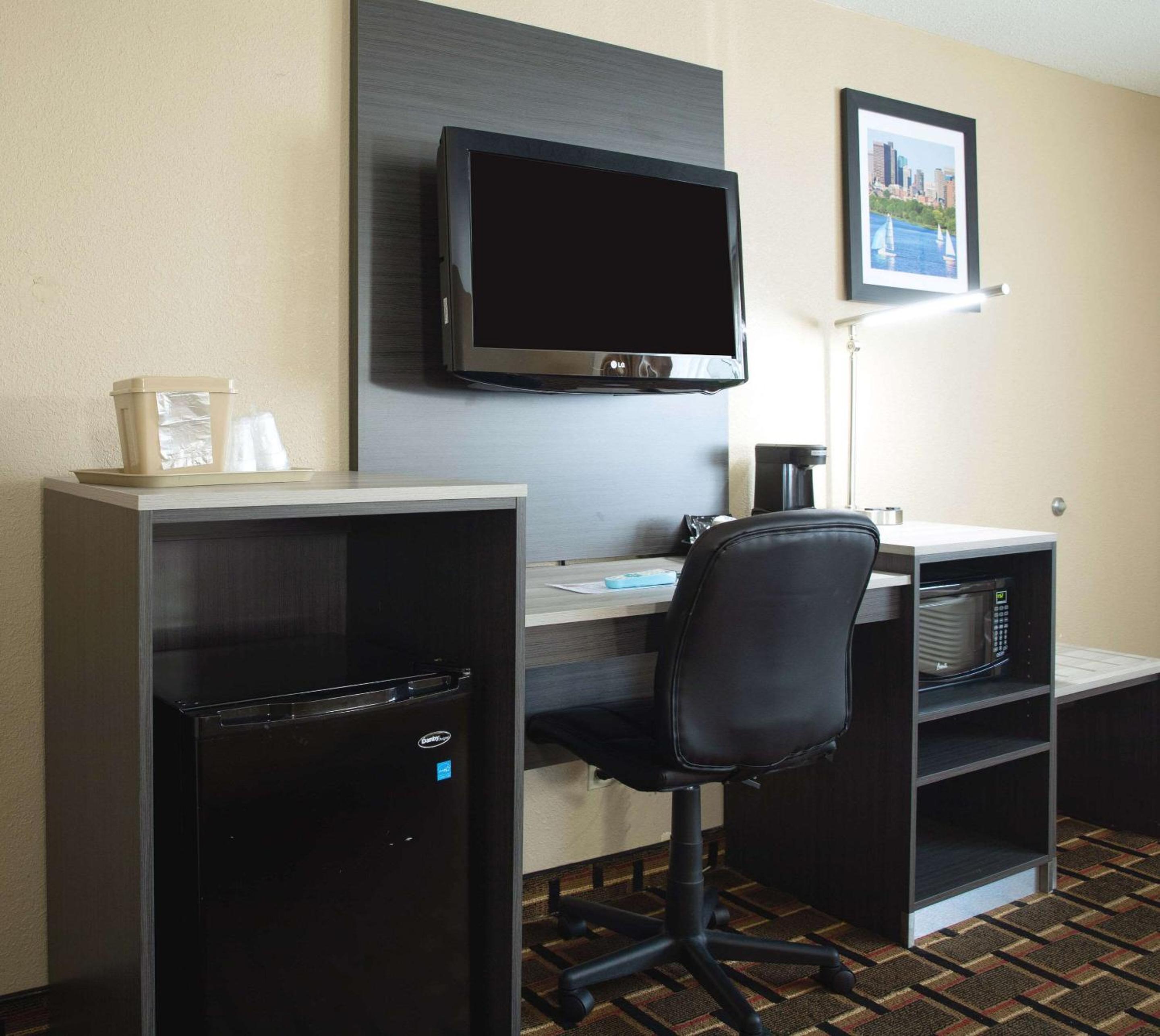 Non-Smoking - King Room photo 1