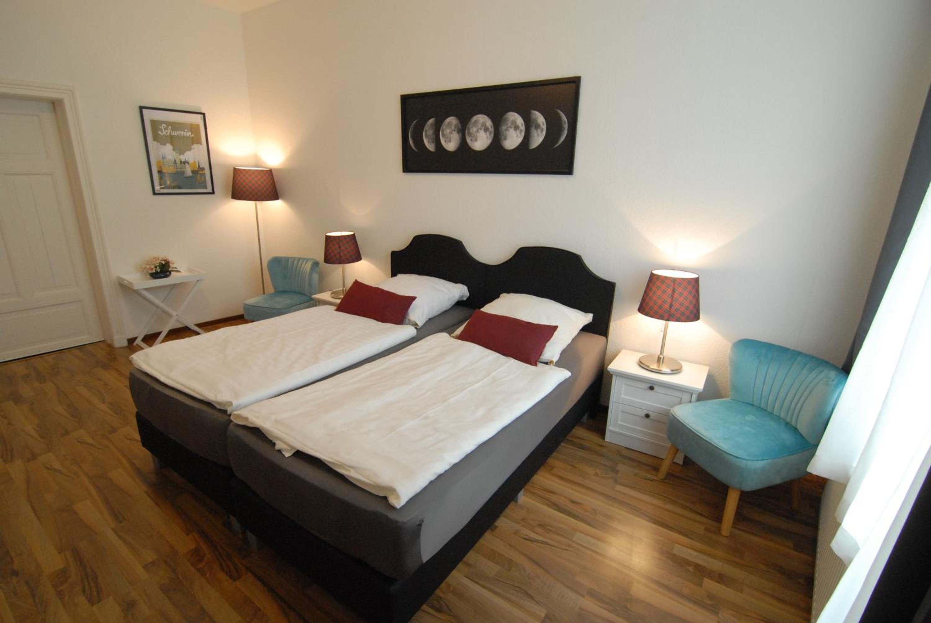 Double or Twin Room with Private External Bathroom - Photo 2
