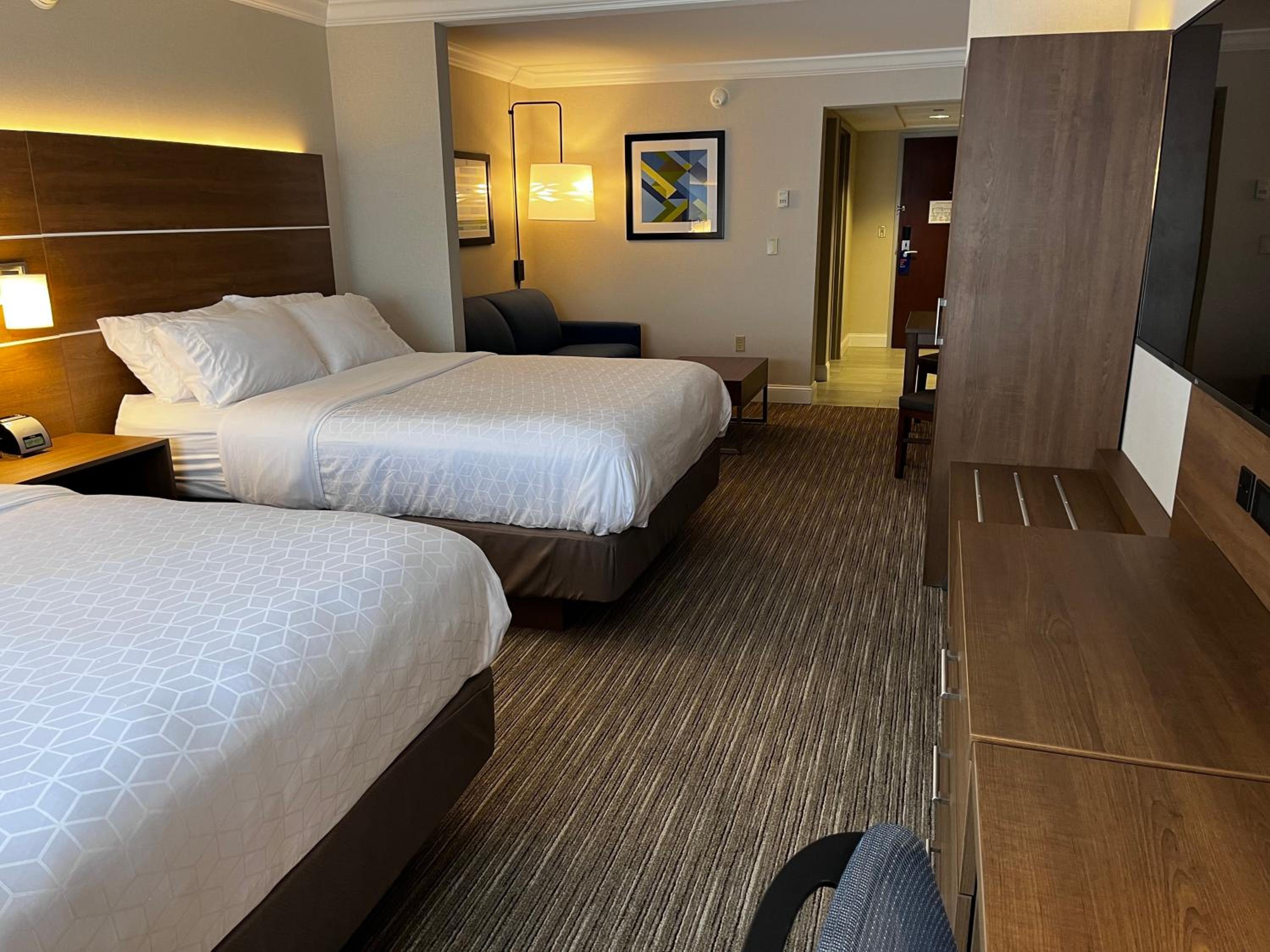 Queen Room with Two Queen Beds and Sofa Bed - Photo 2