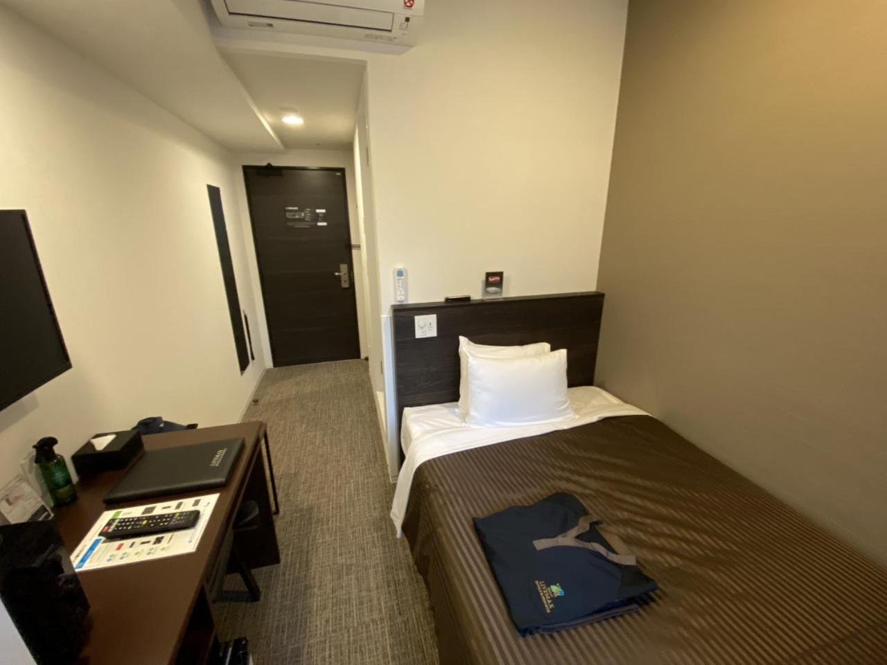 Double Room with Small Double Bed - Smoking - Photo 1