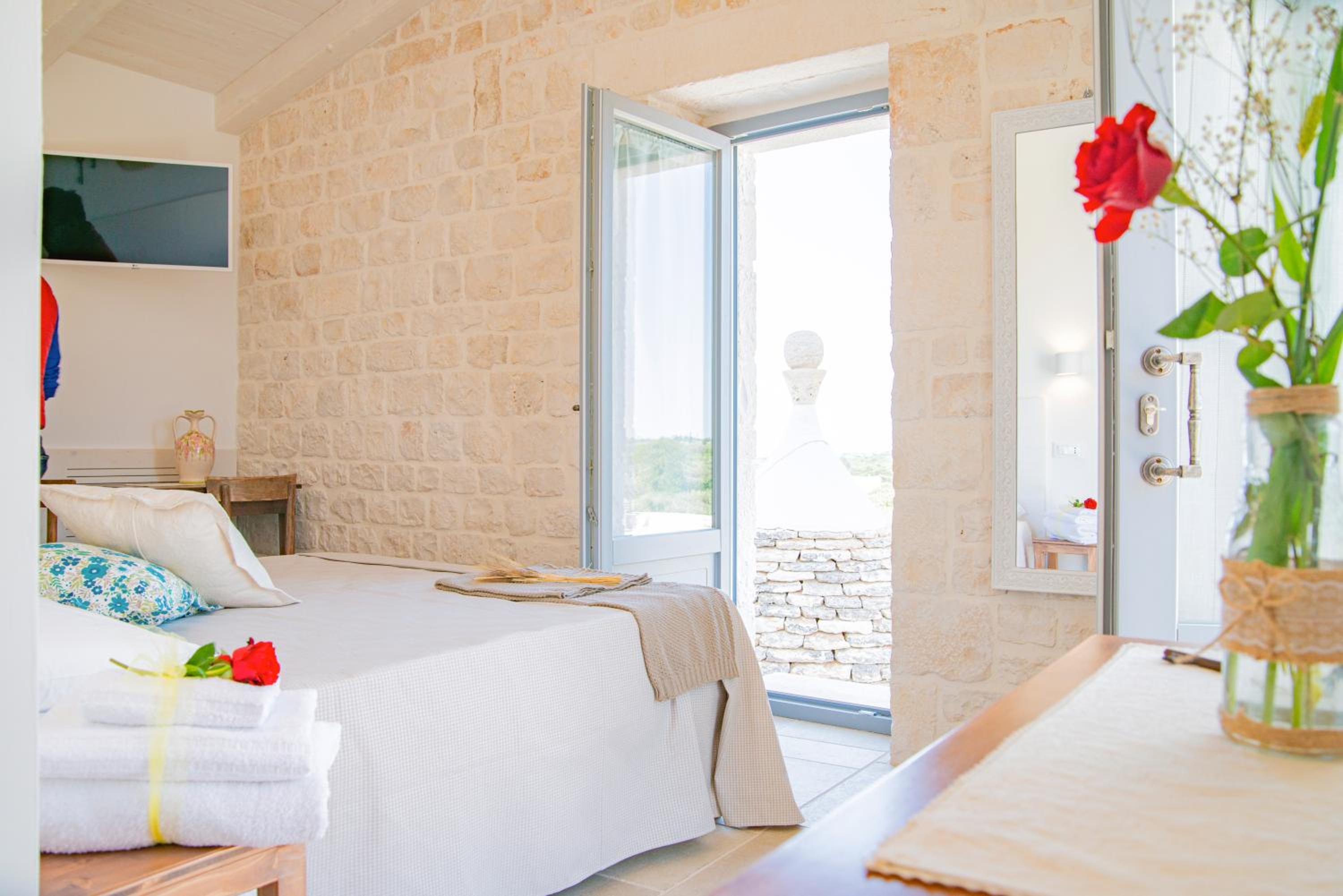 Deluxe Double Room with Balcony photo 2