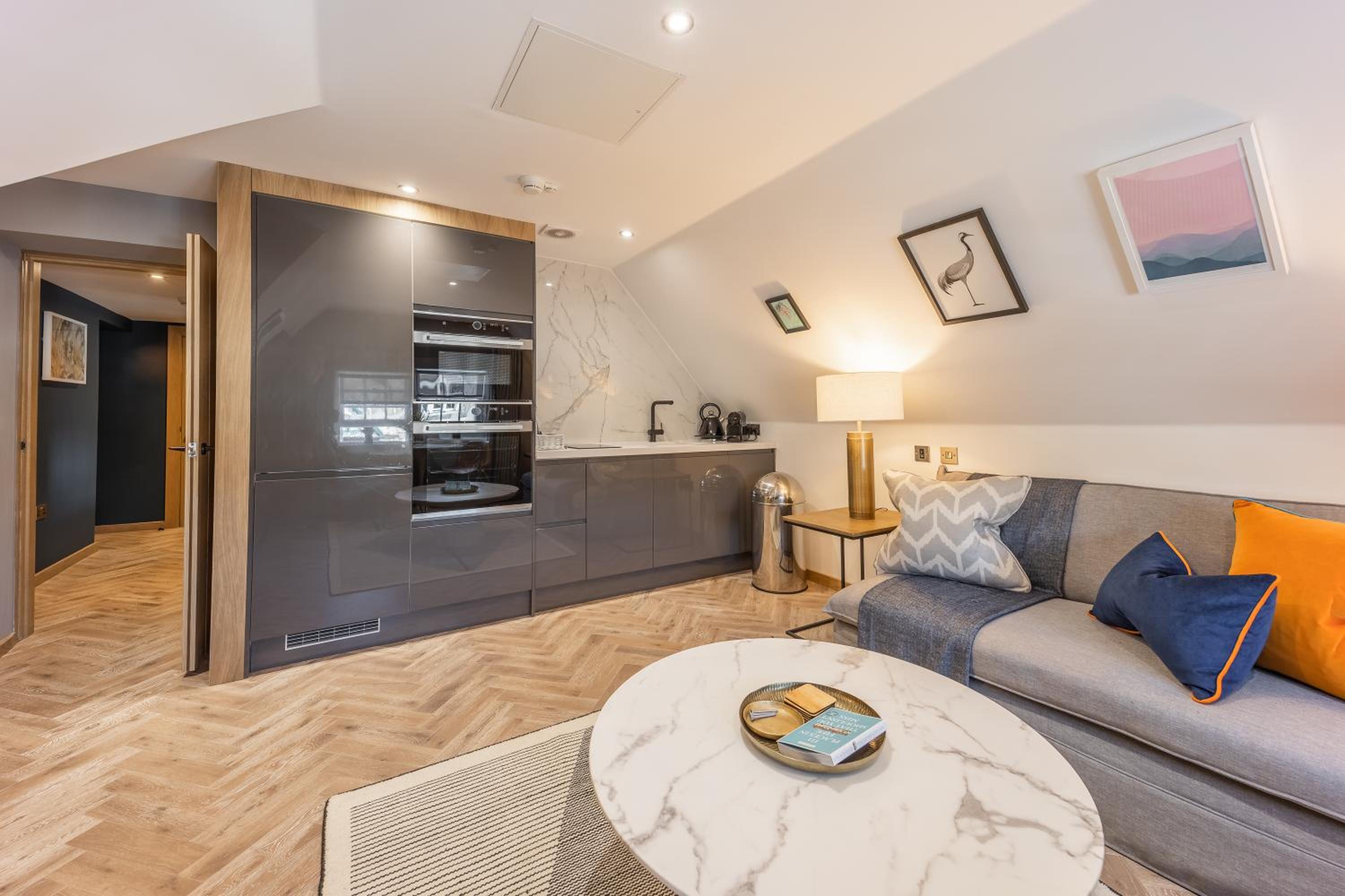 Classic 2 Bedroom Apartment - Photo 7