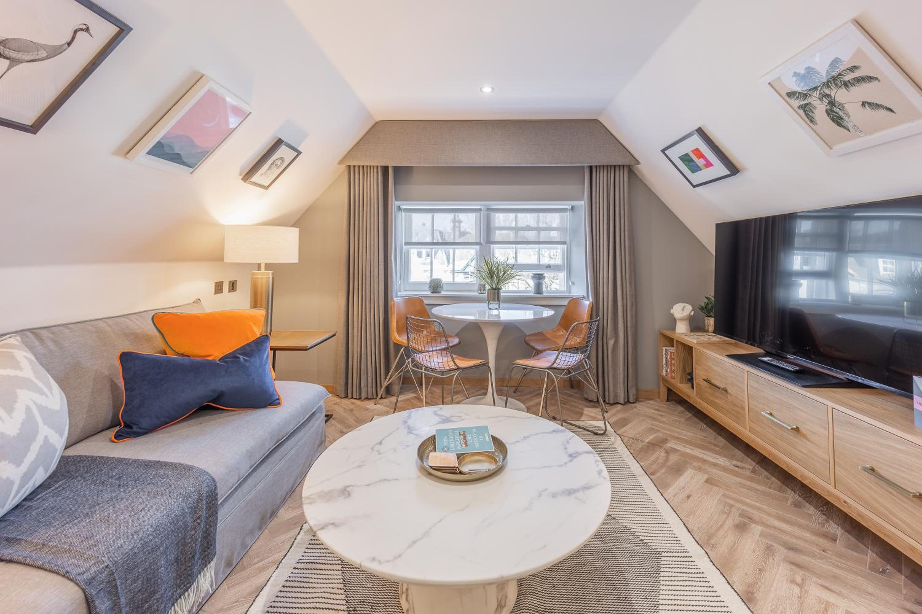 Classic 2 Bedroom Apartment - Photo 10