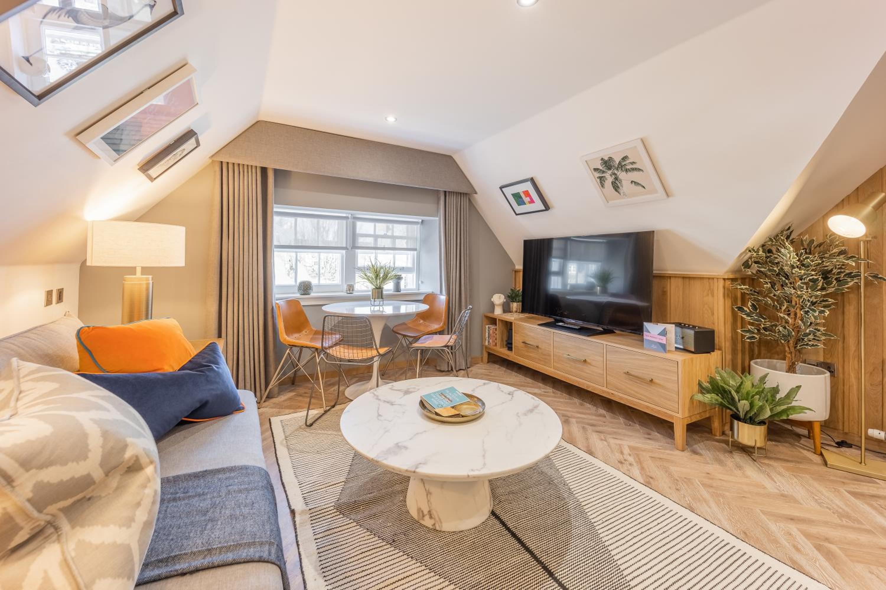 Classic 2 Bedroom Apartment - Photo 6