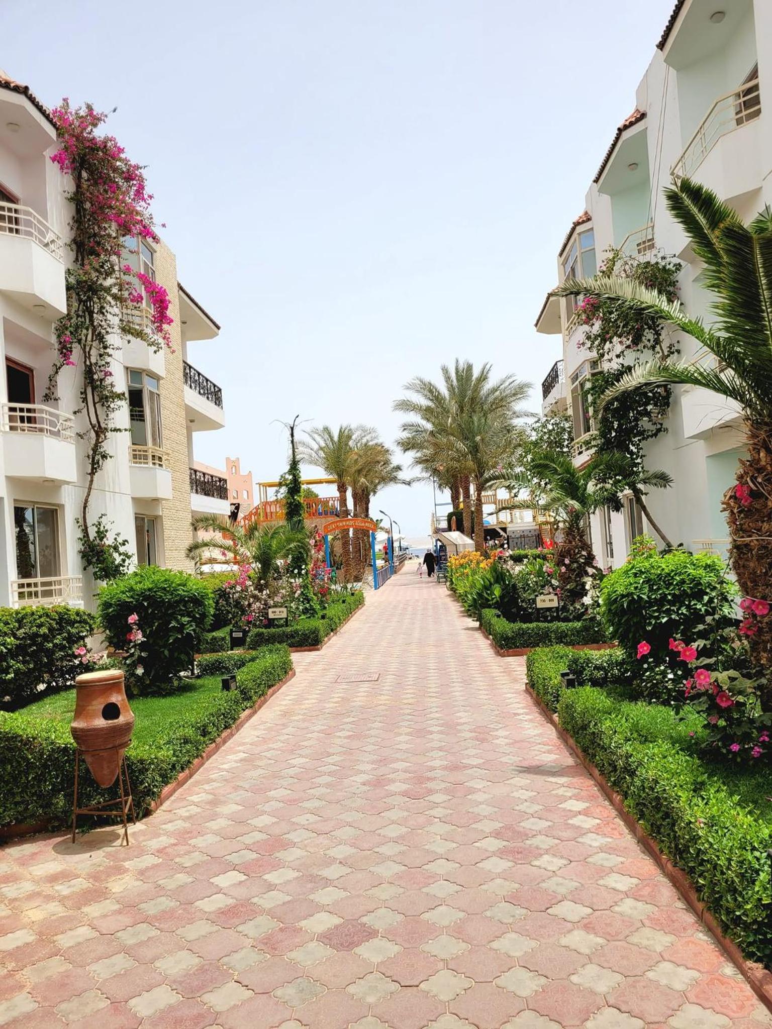 Standard  Triple Room with Partial Sea and Garden View photo 2