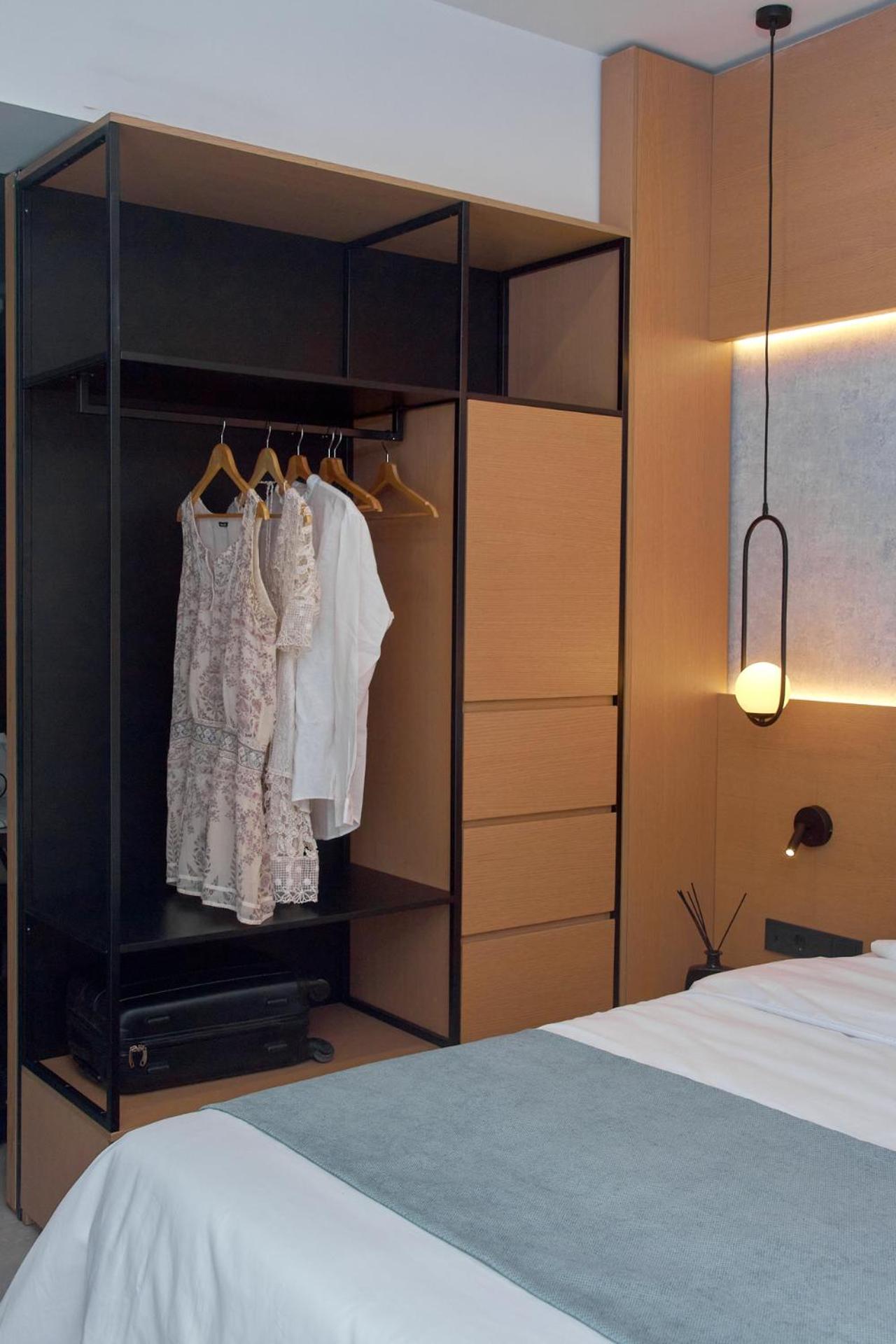 Executive Suite - Photo 15
