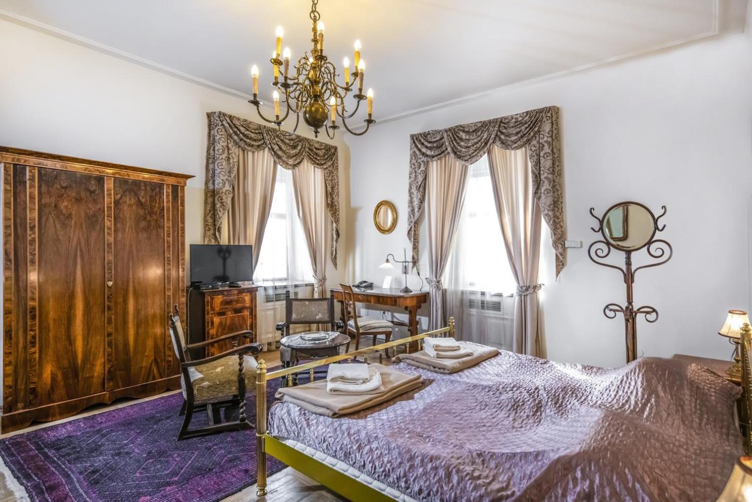 Standard Queen Room