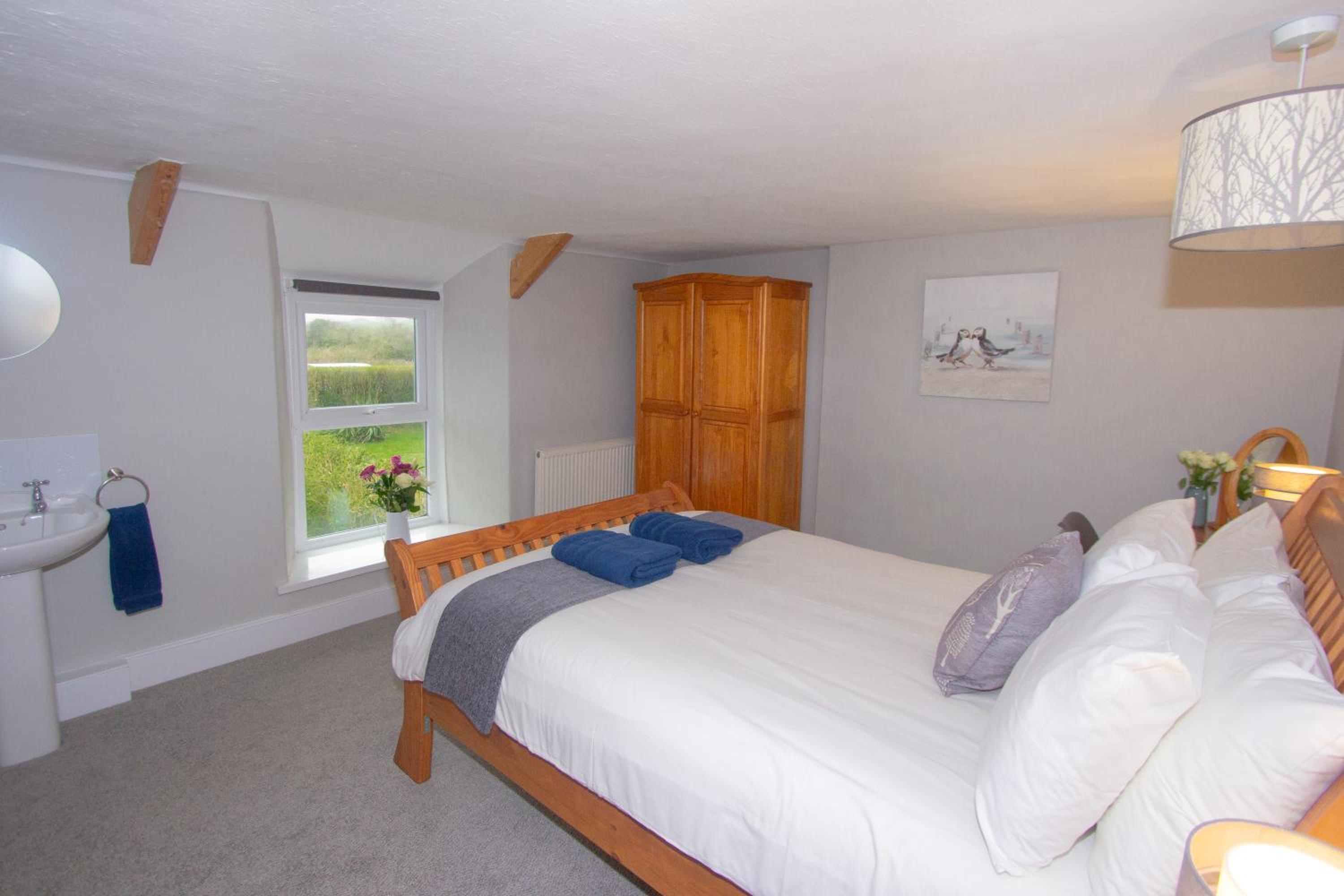 Three-Bedroom House photo 3