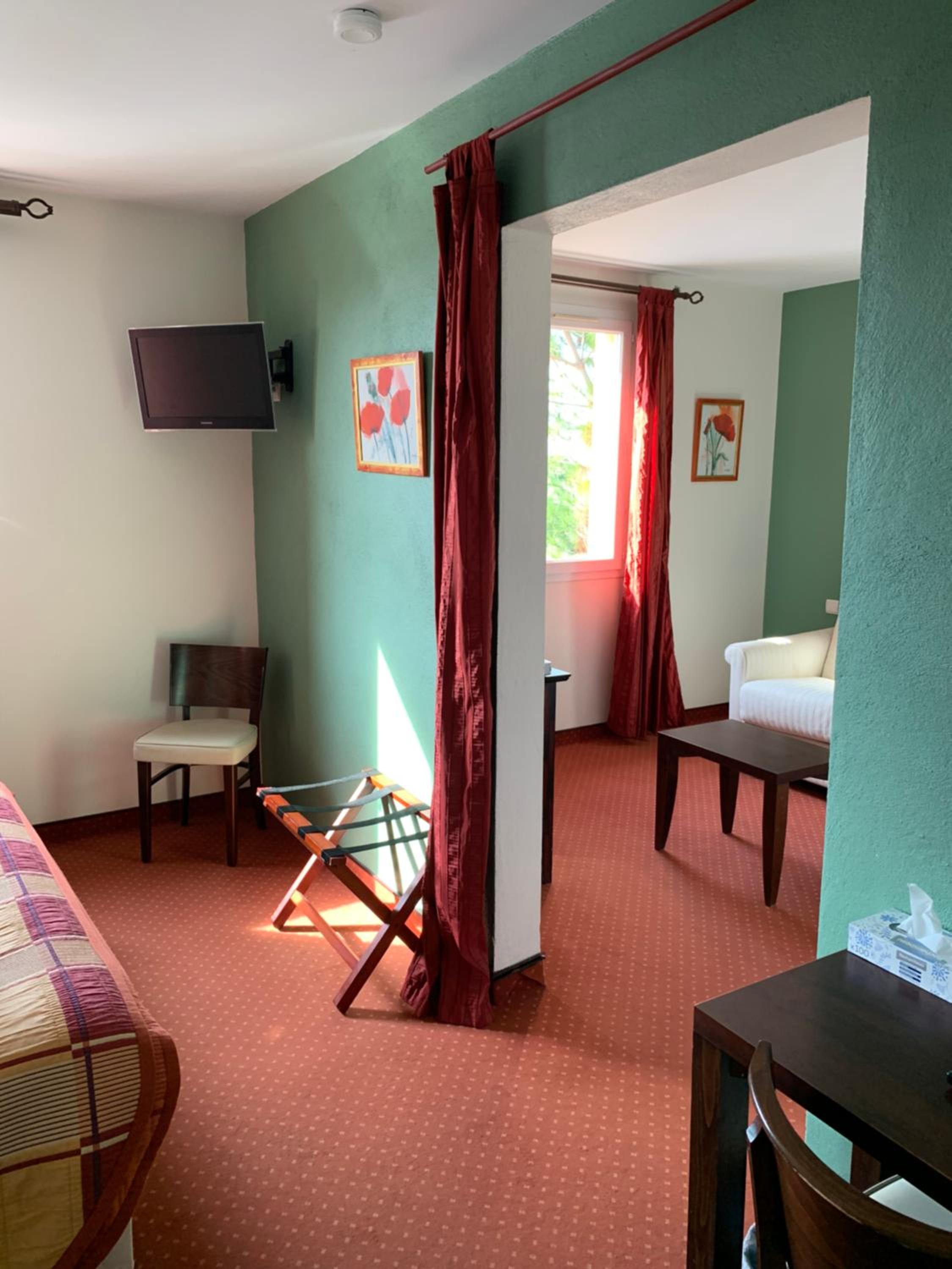 Quadruple Room (2 Adults + 2 Children) photo 3