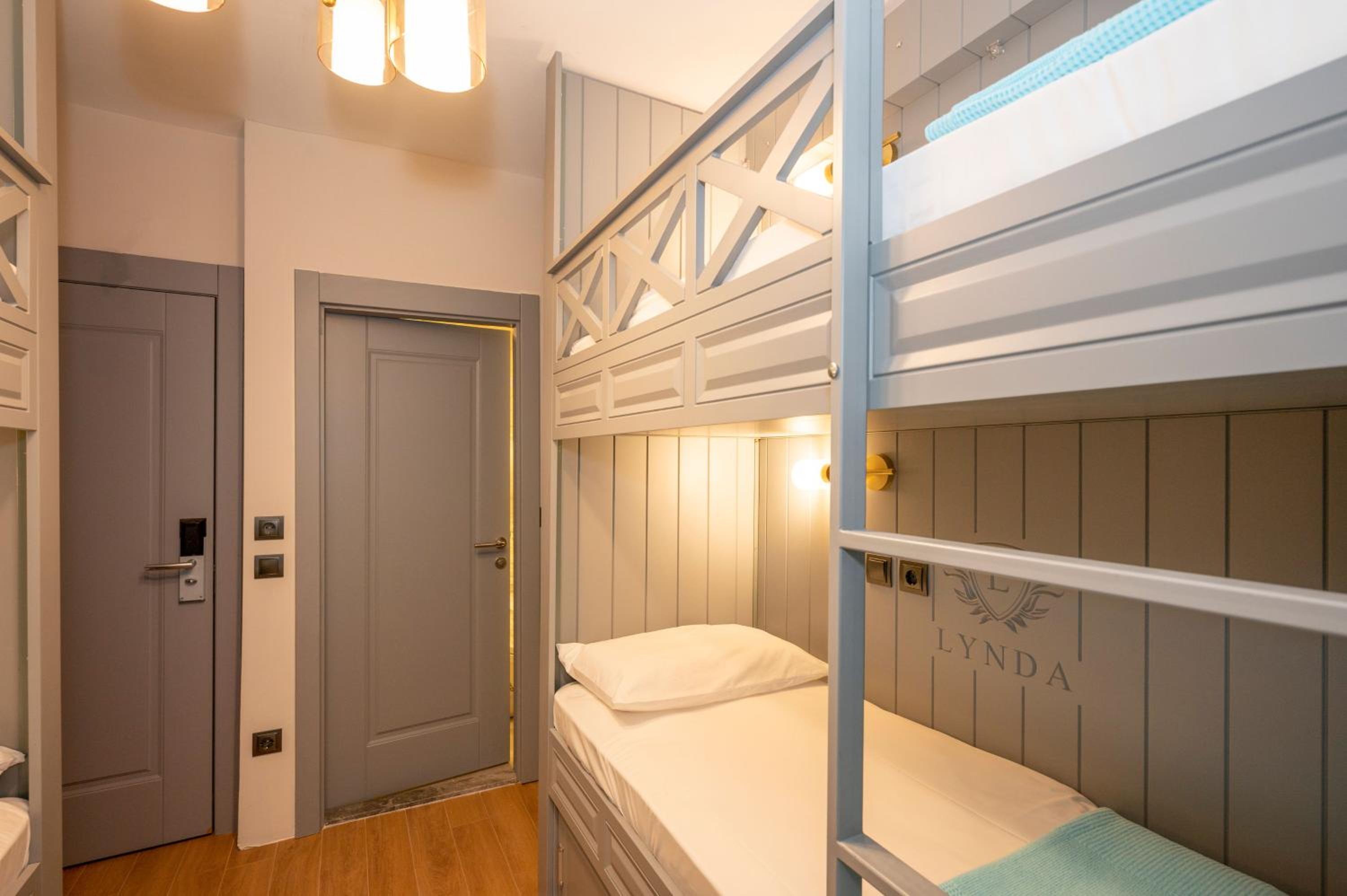 Economy Quadruple Room photo 3