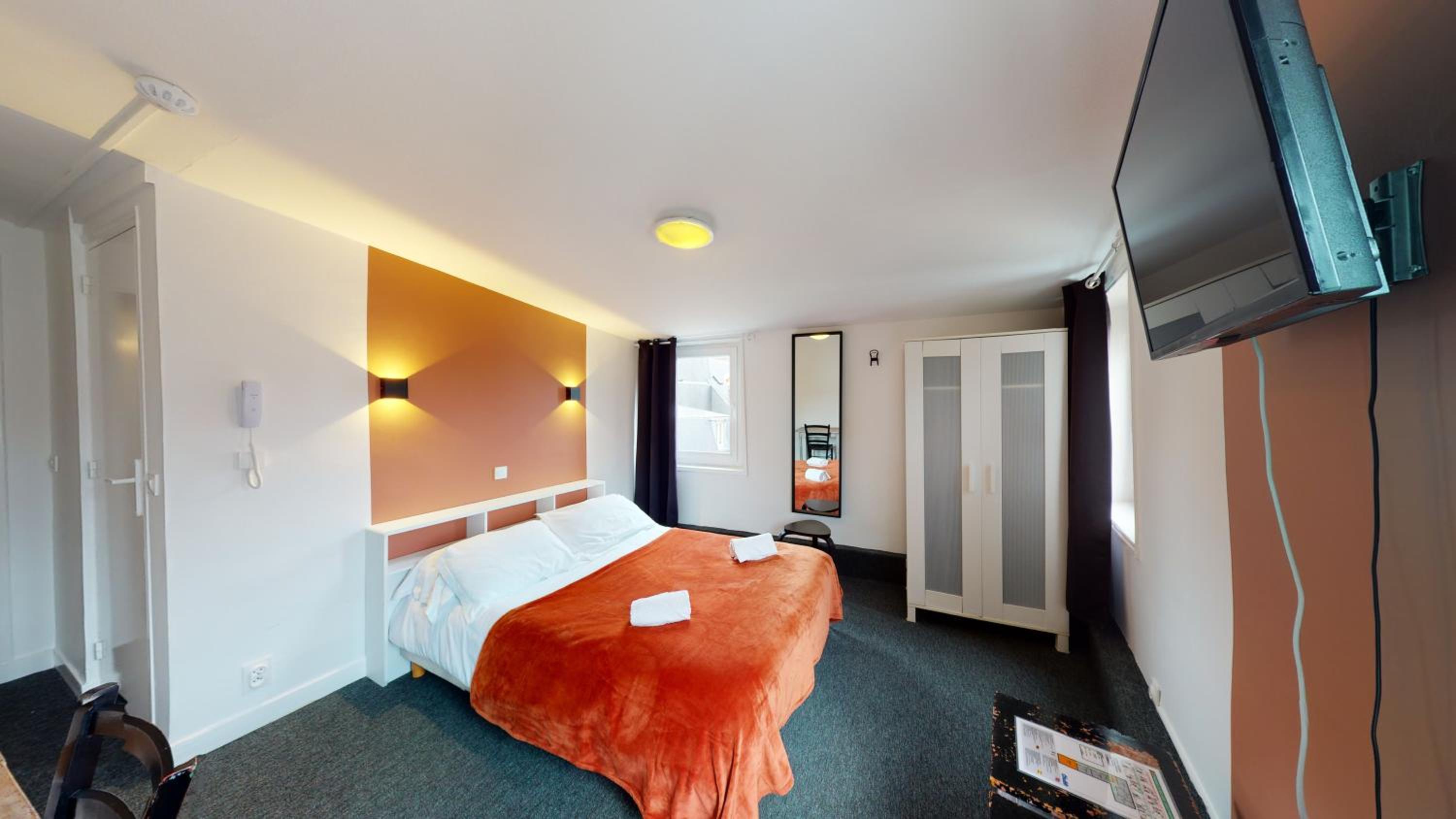 Double Room - Photo 5