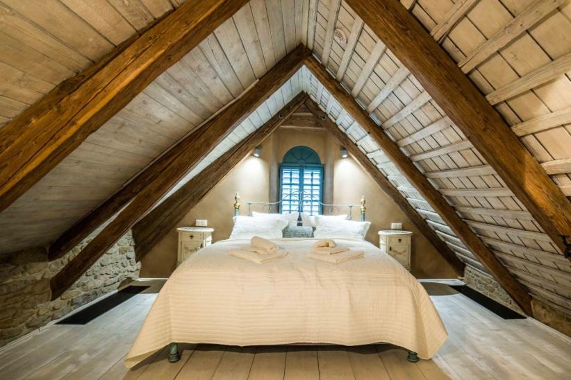 Deluxe Double Room with Bath - Photo 6