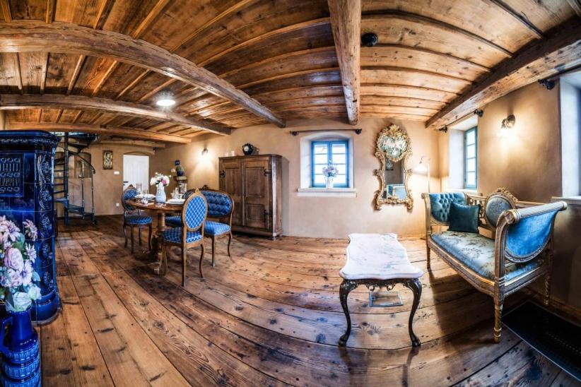 Deluxe Double Room with Bath - Photo 8