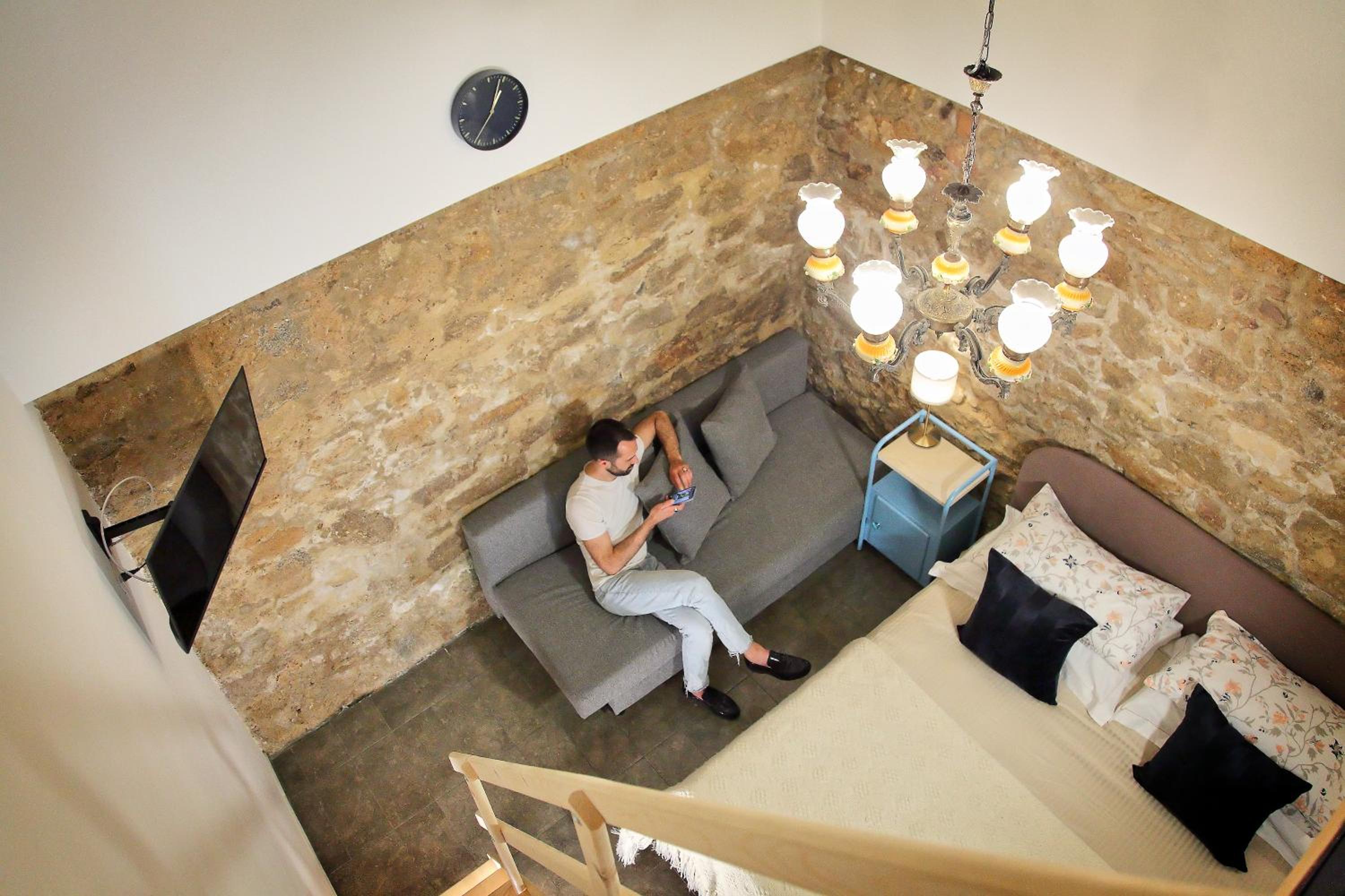 Large Double Room - Photo 8