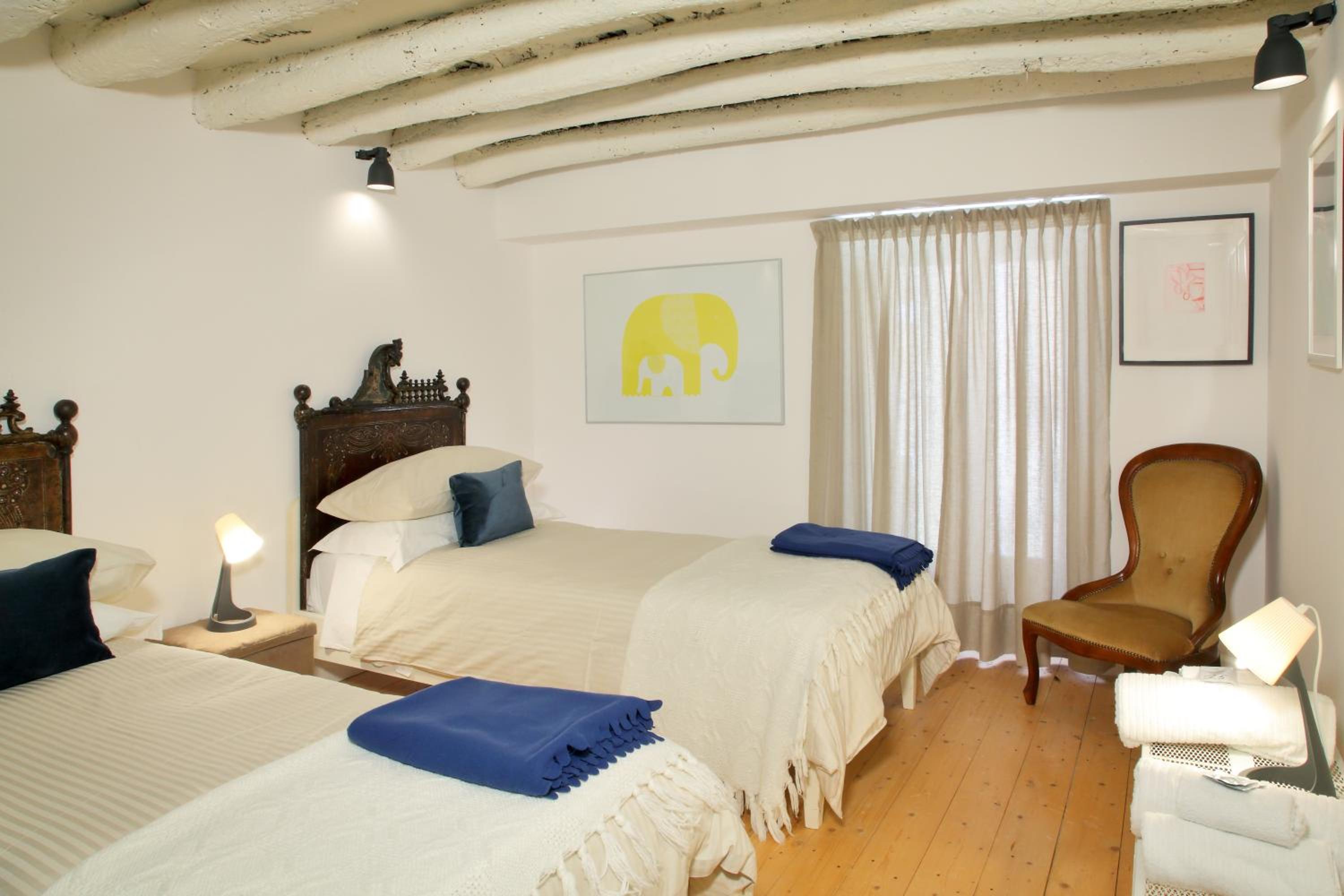 Large Double Room - Photo 10