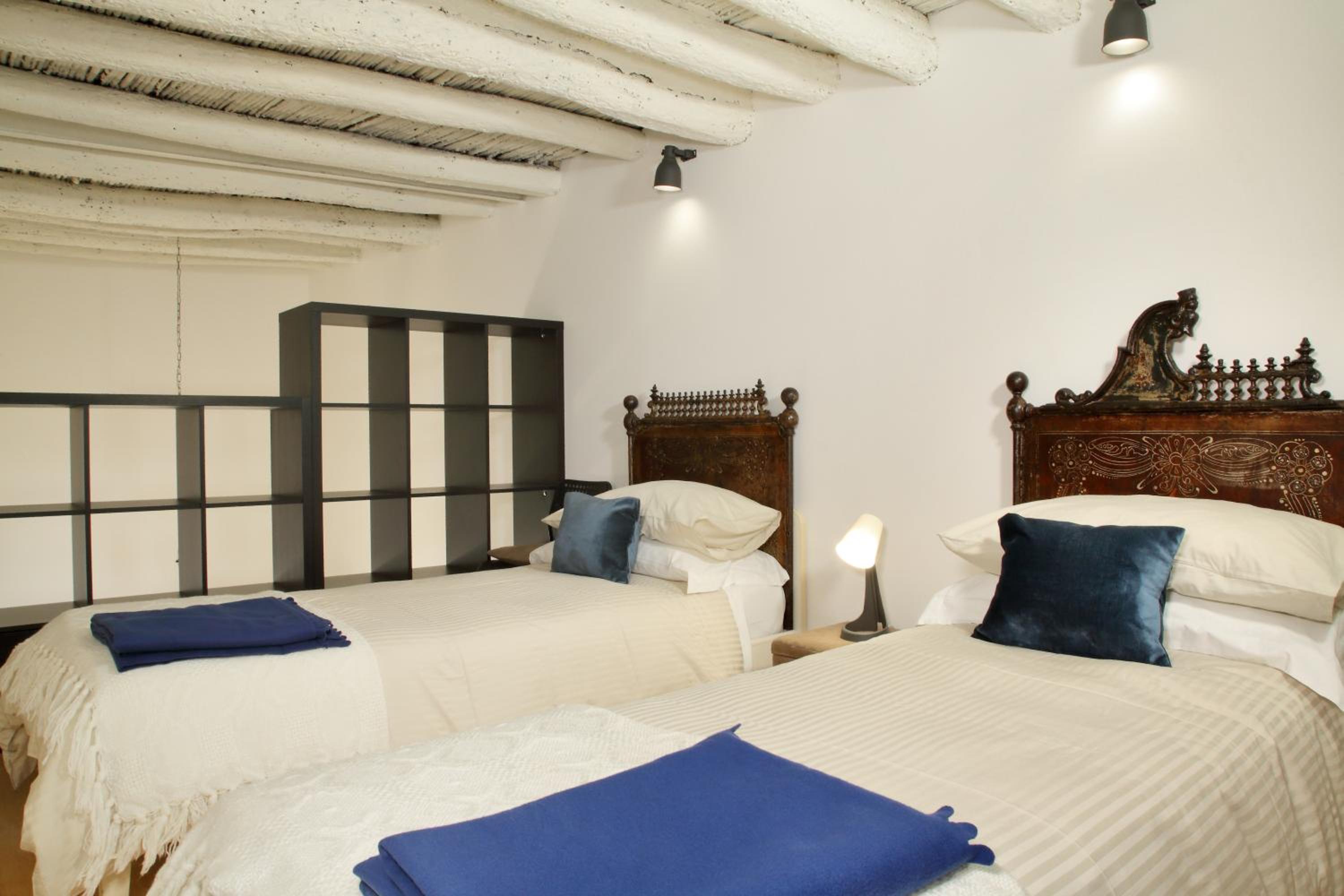 Large Double Room - Photo 7