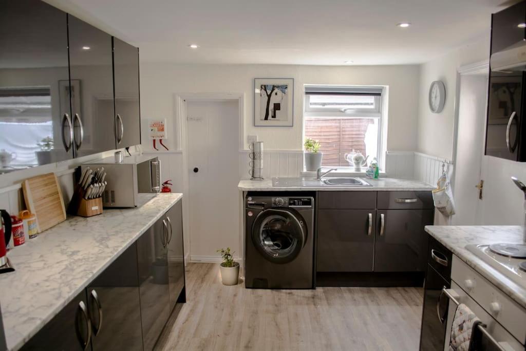 Three-Bedroom House - Photo 7