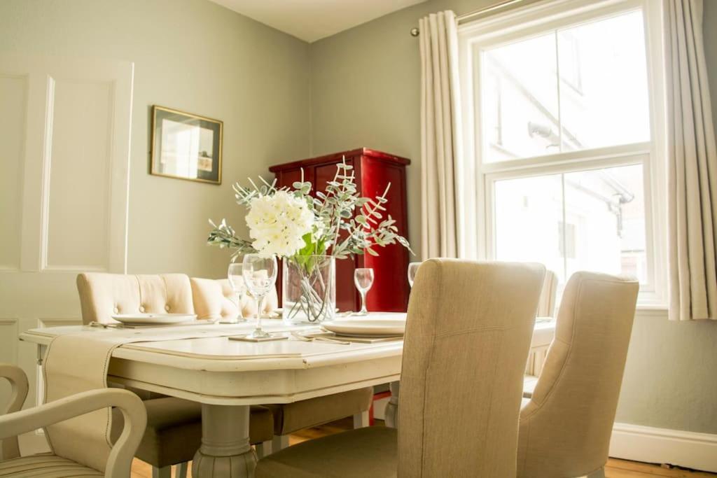 Three-Bedroom House - Photo 22