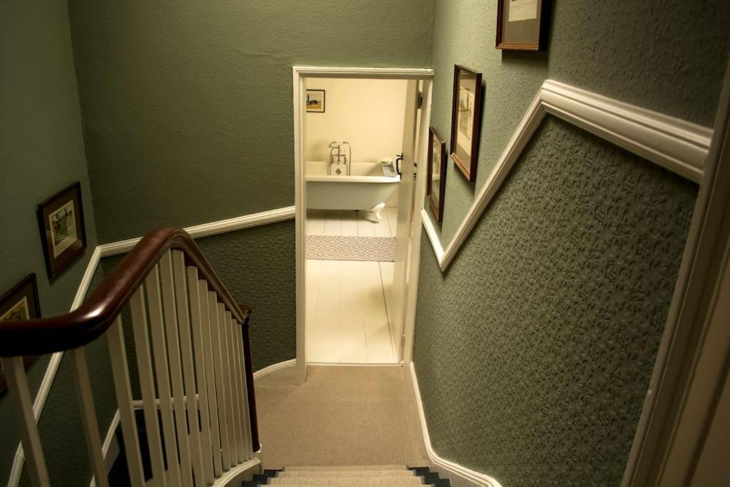 Three-Bedroom House - Photo 5