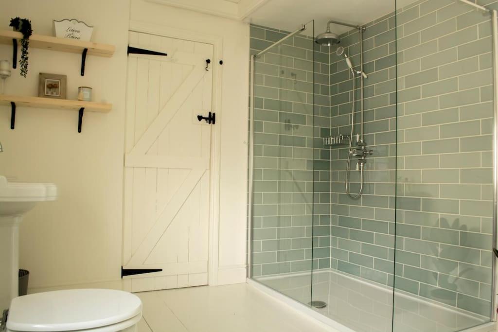 Three-Bedroom House - Photo 23