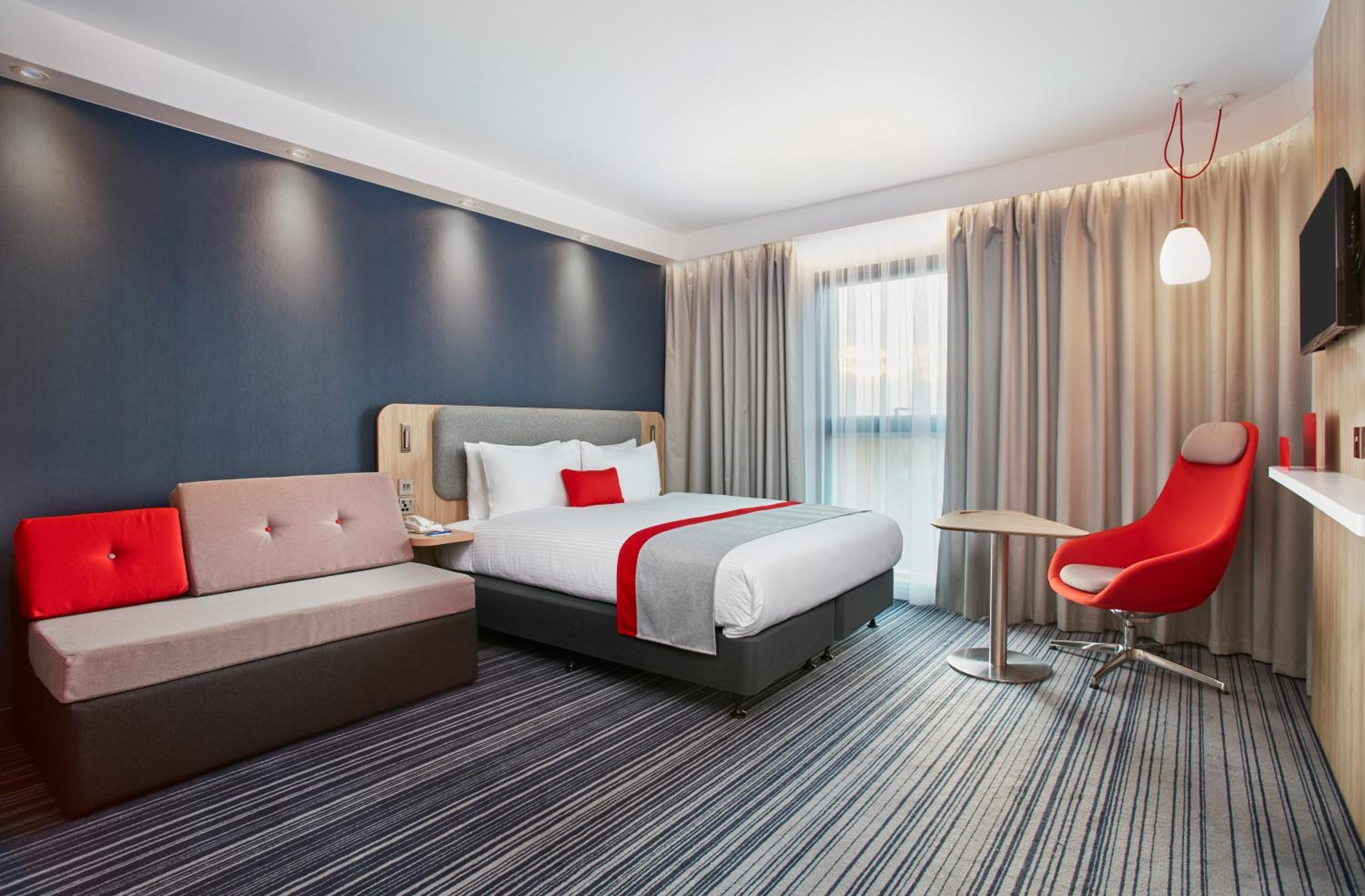 Standard Double Room with Single Sofa Bed and Free Hot Breakfast thumbnail 6