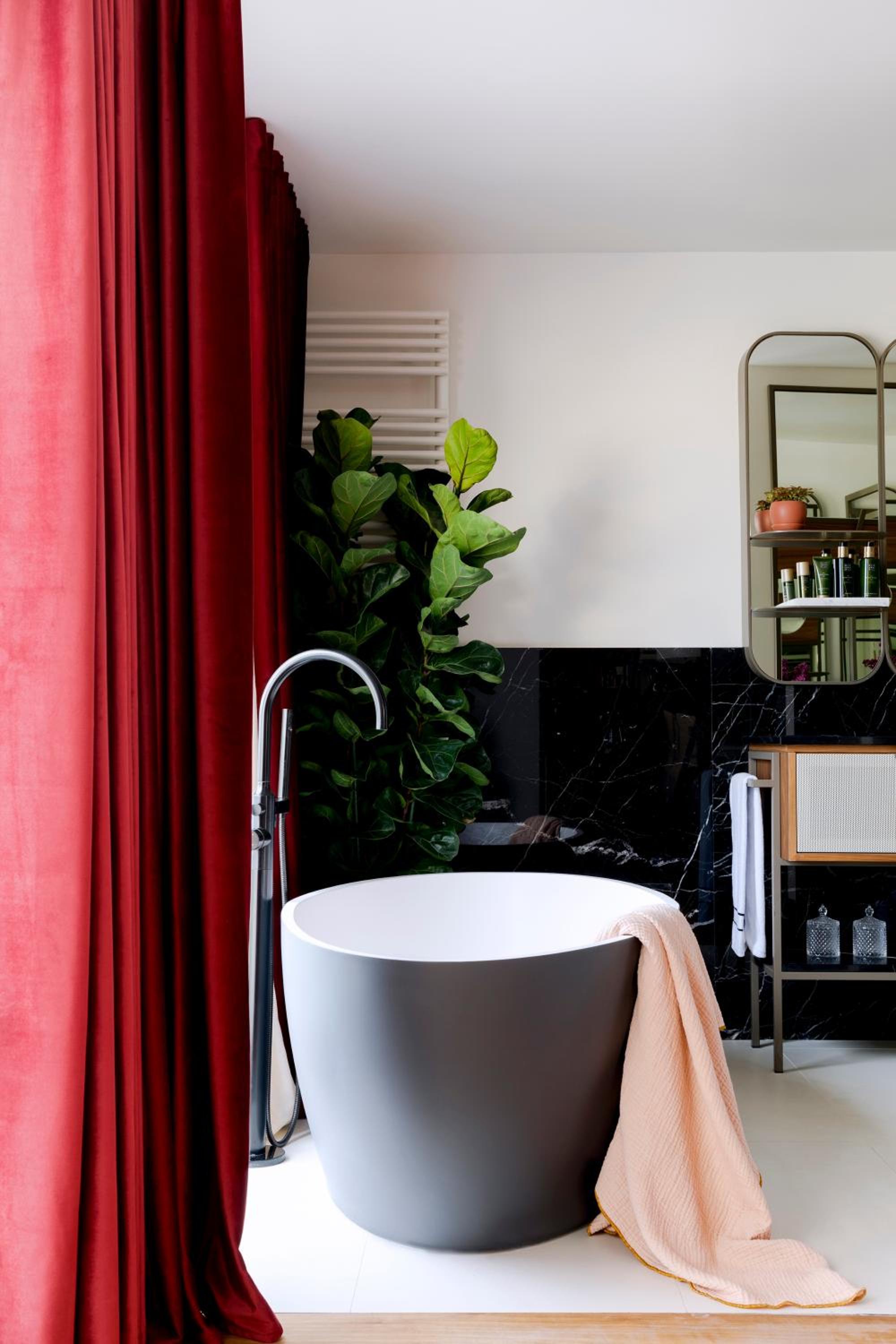 Grand Suite Eiffel with Balcony thumbnail 6