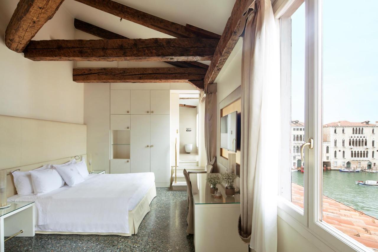Premium Double or Twin Room with View thumbnail 6
