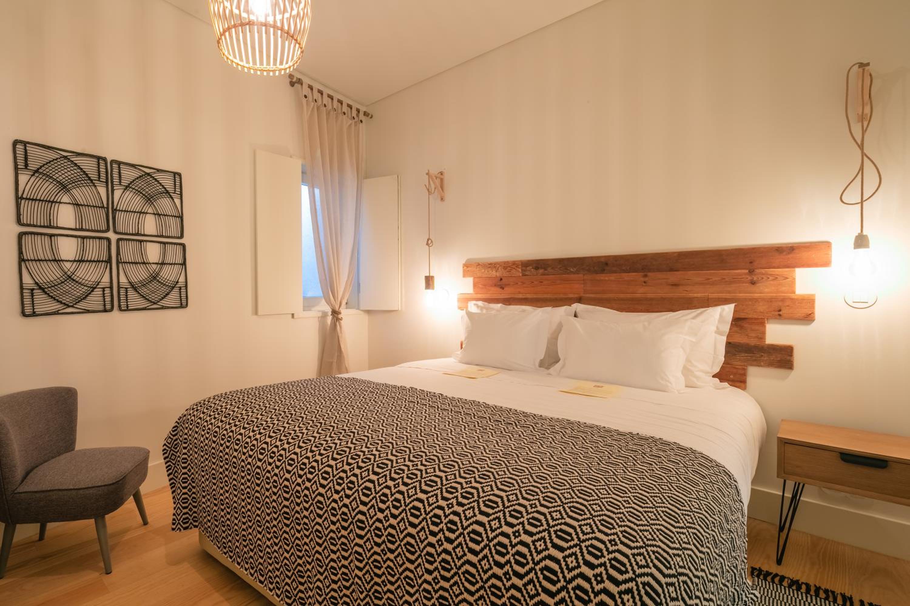 Deluxe One-Bedroom Apartment - Photo 26