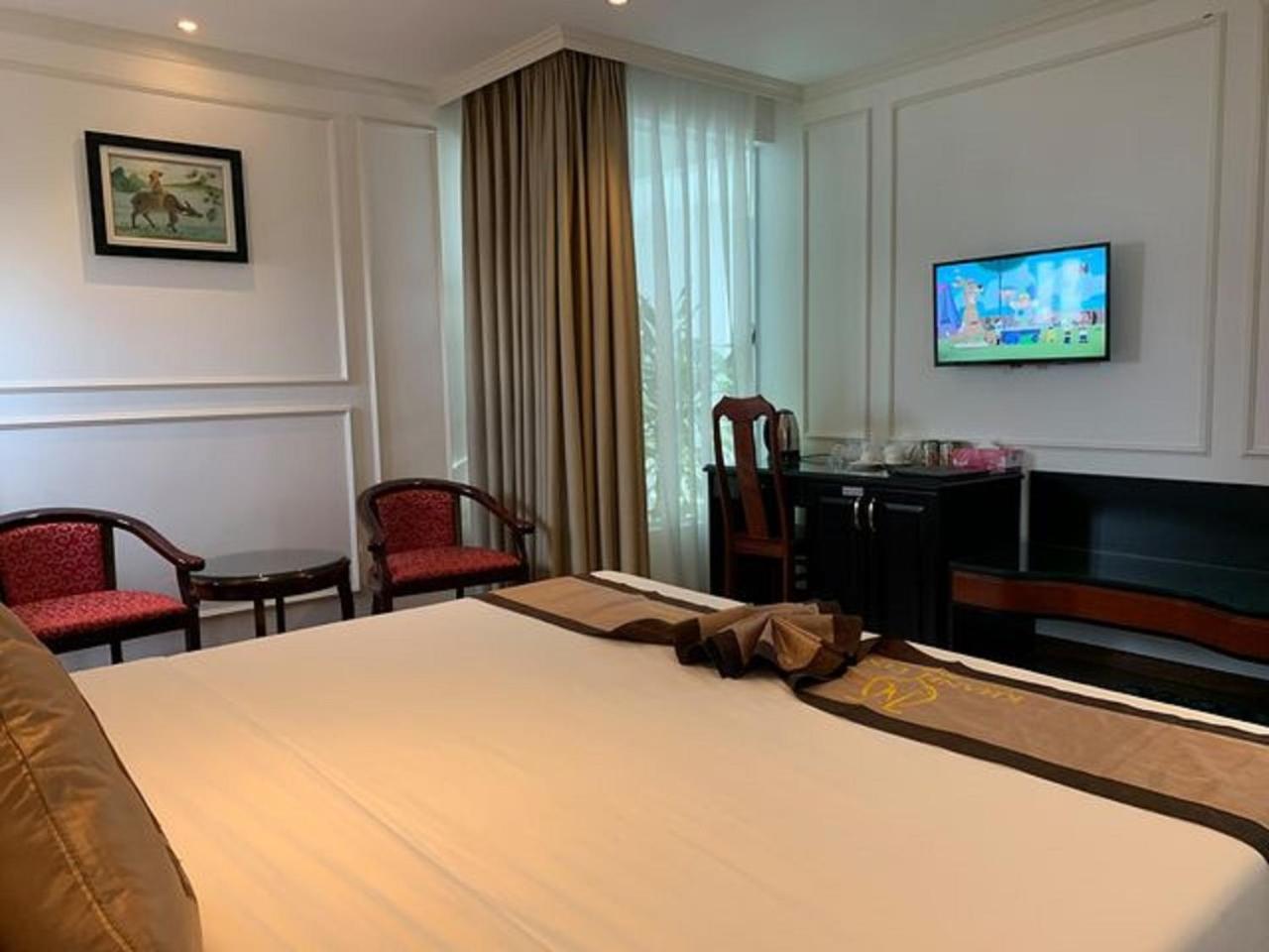 Suite with City View - Photo 12