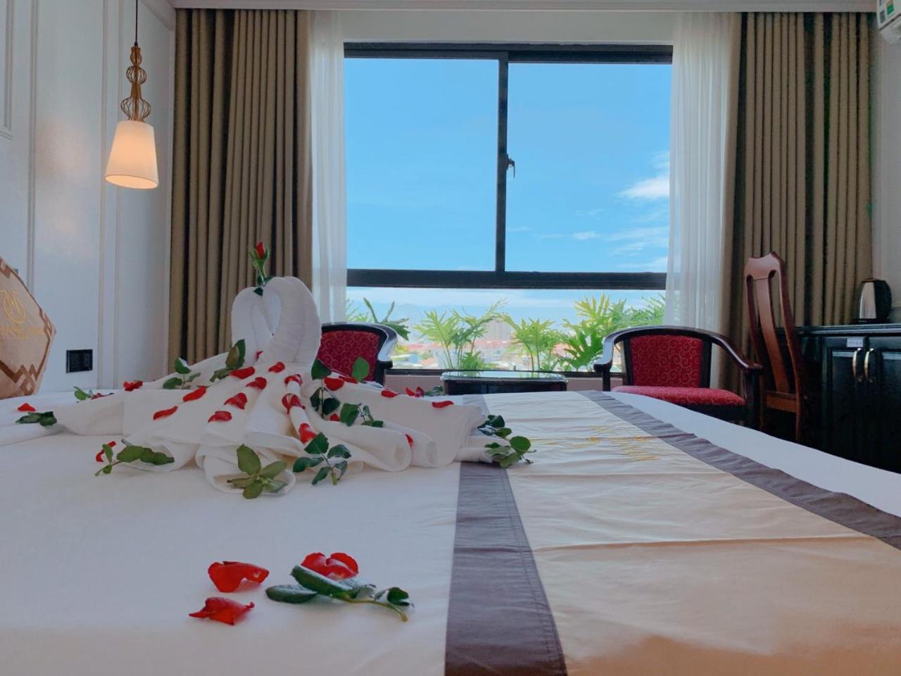Suite with City View - Photo 11