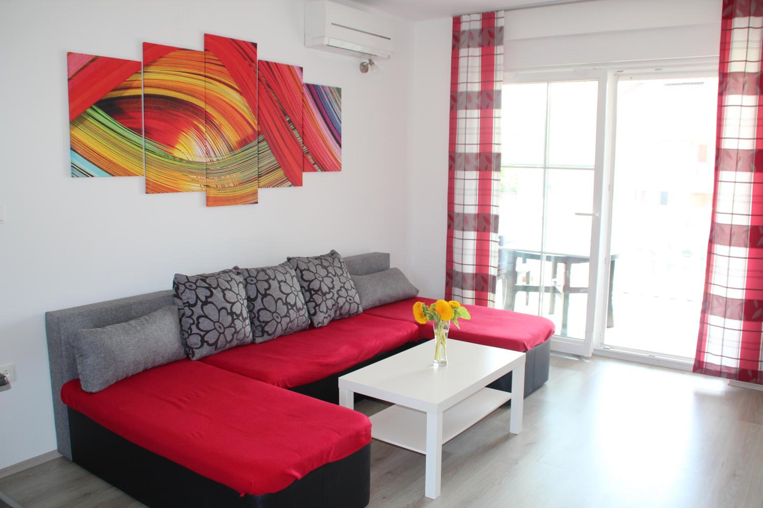 One-Bedroom Apartment photo 2