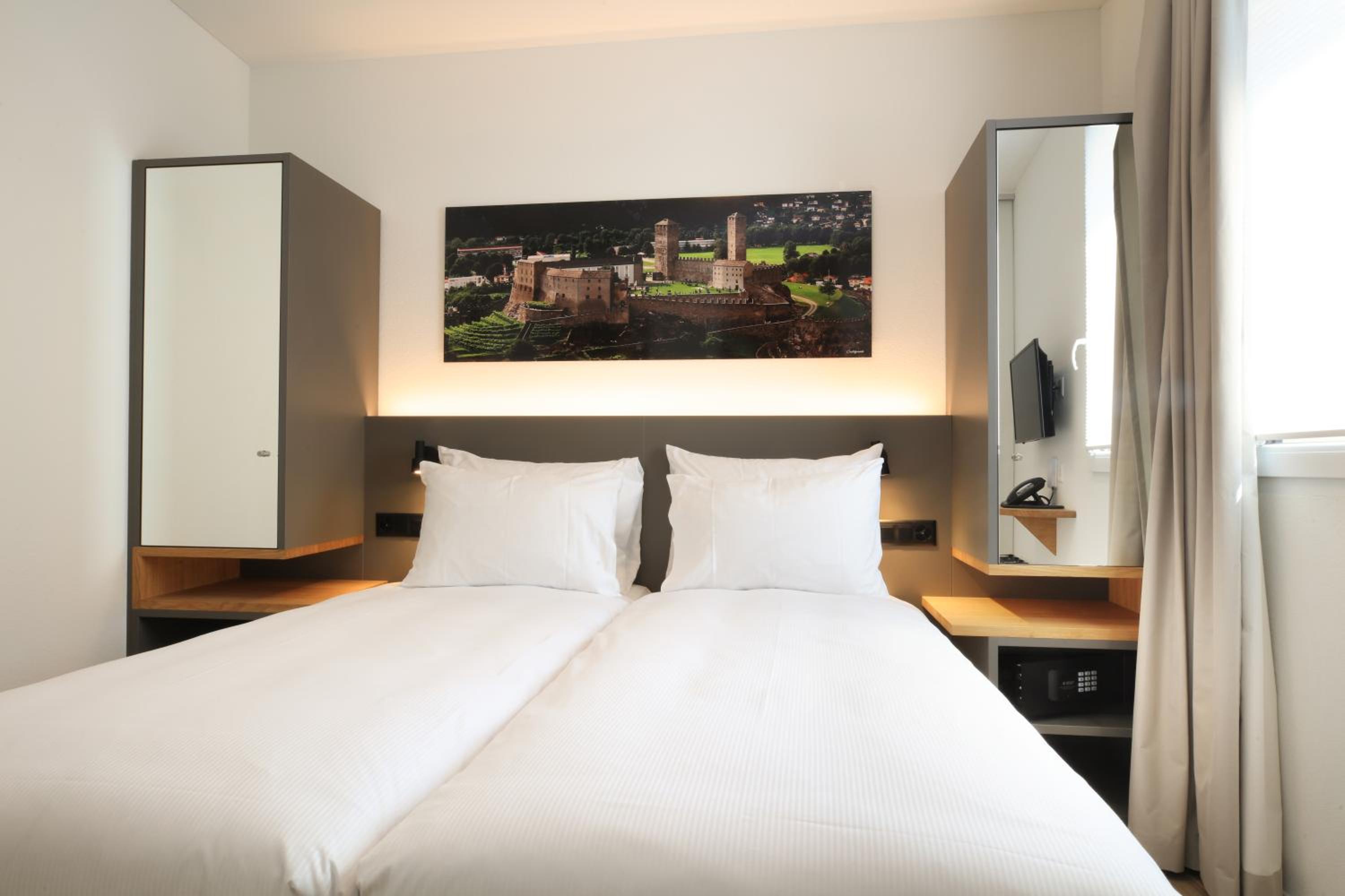 Small Double Room - Photo 1