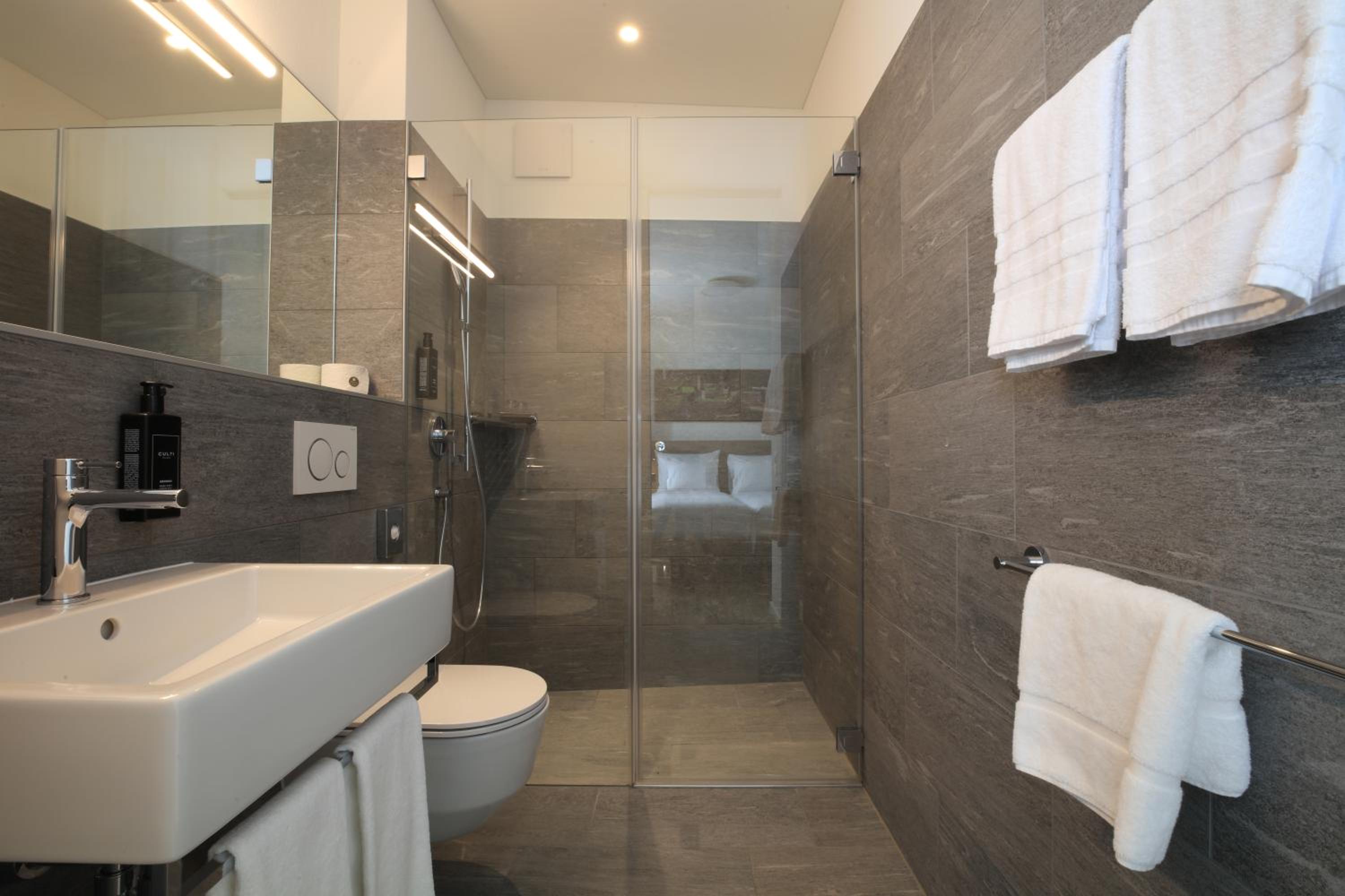Small Double Room - Photo 4