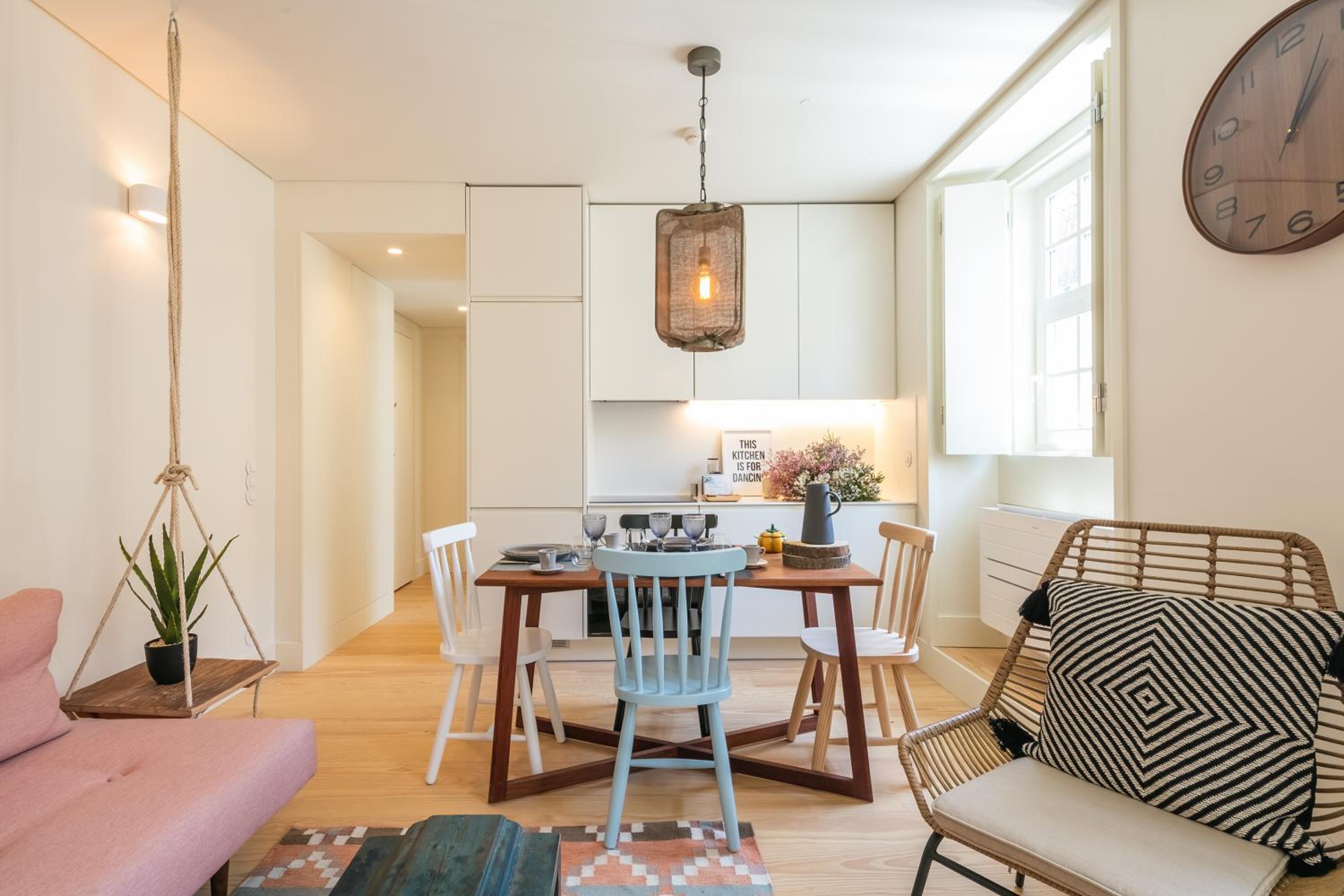 Superior One-Bedroom Apartment - Photo 14