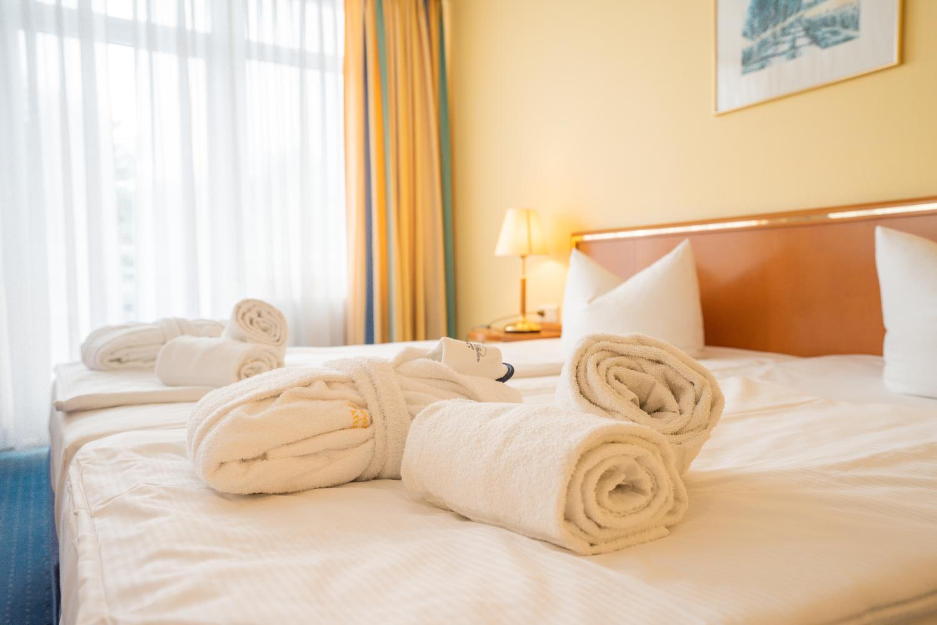 Double Room with City View - Photo 4