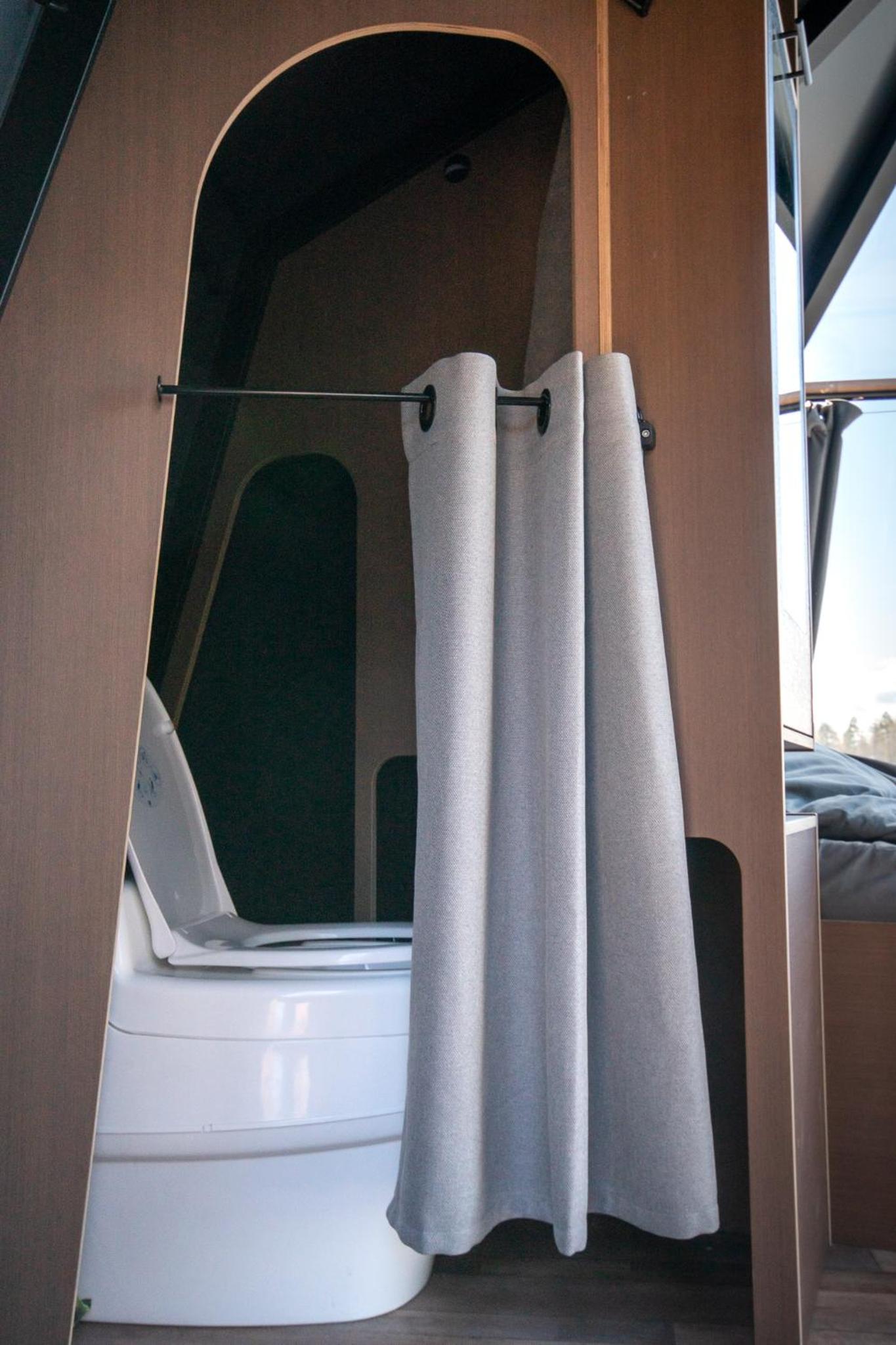 Igloo Boat Suite with Spa Access - Photo 7