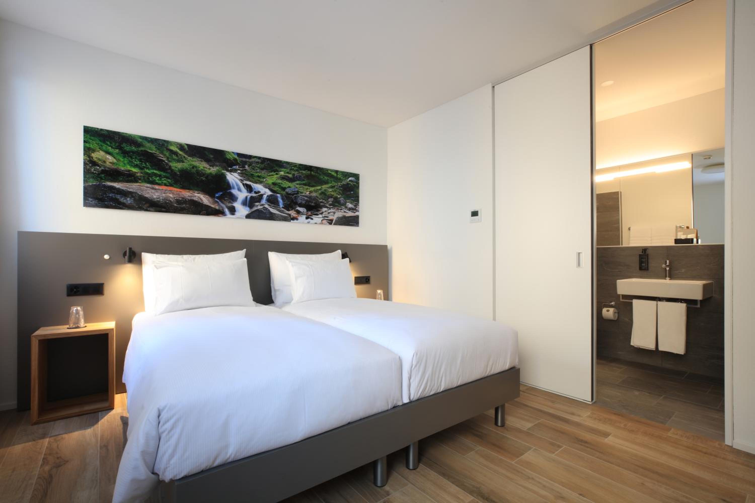 Modern Double Room - Photo 5