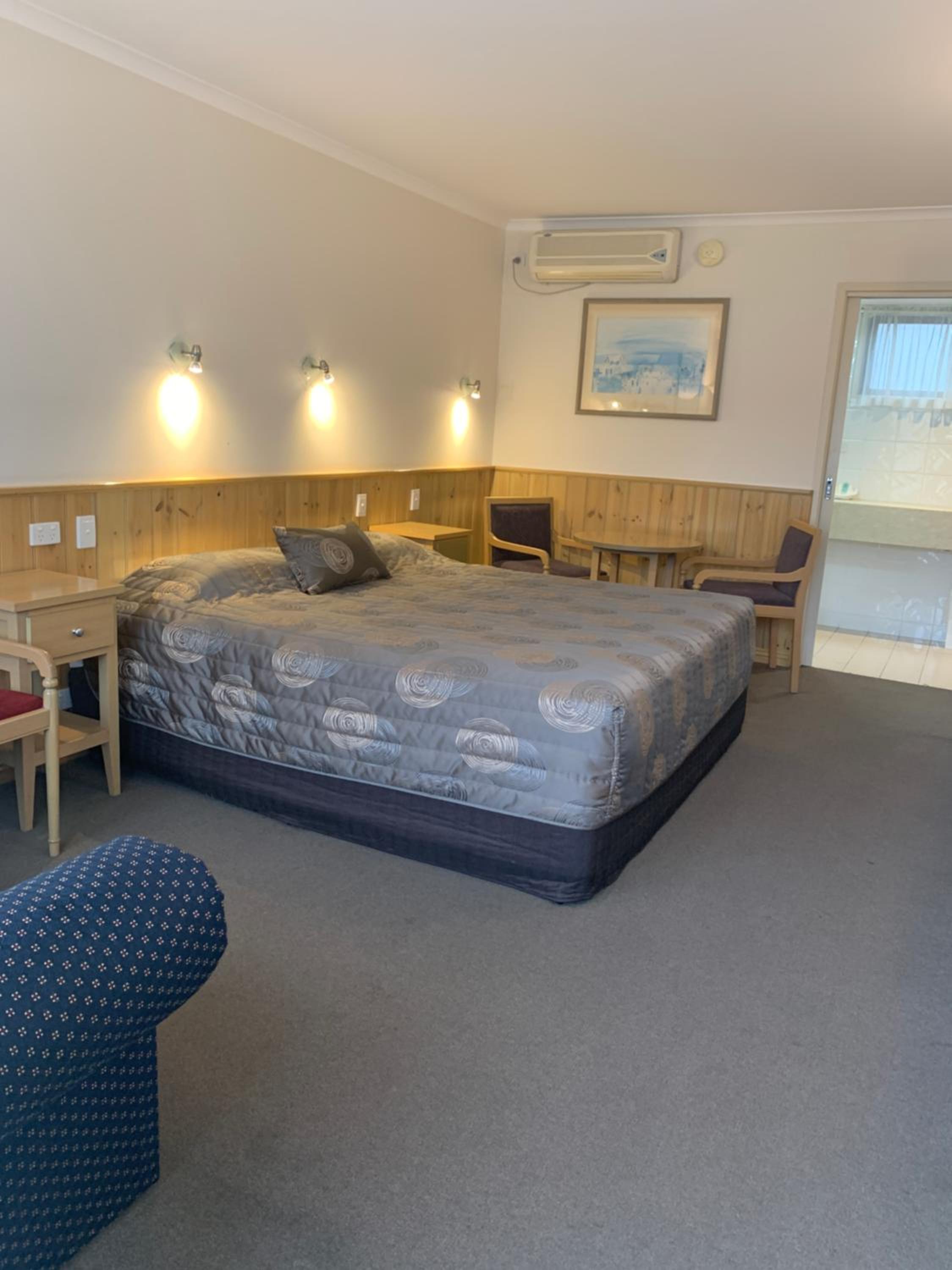 Deluxe King Room photo 1