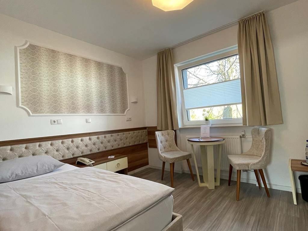 Single Room with Private Bathroom photo 1