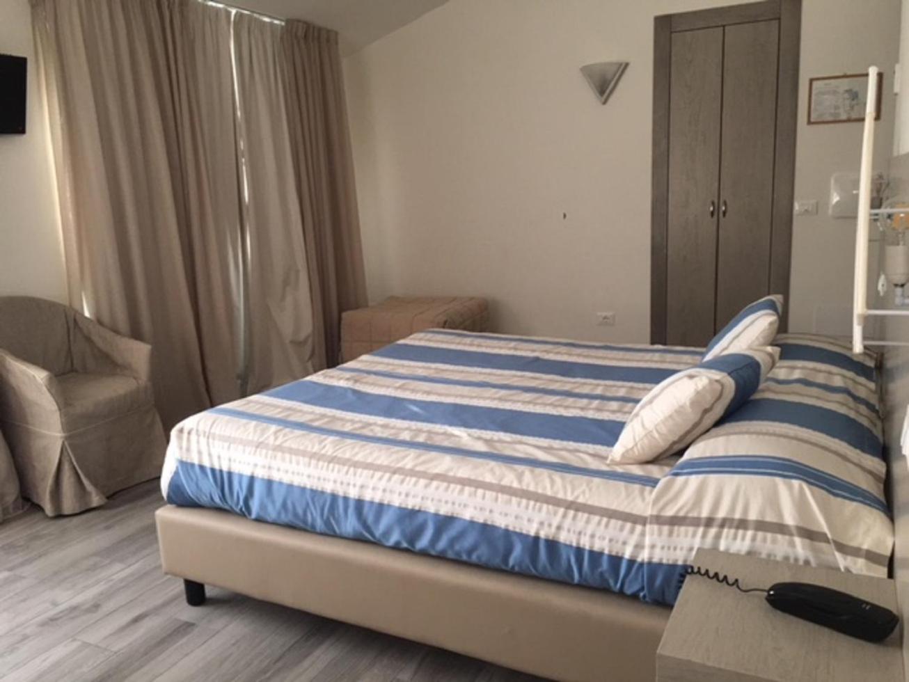 Triple Room - Photo 11